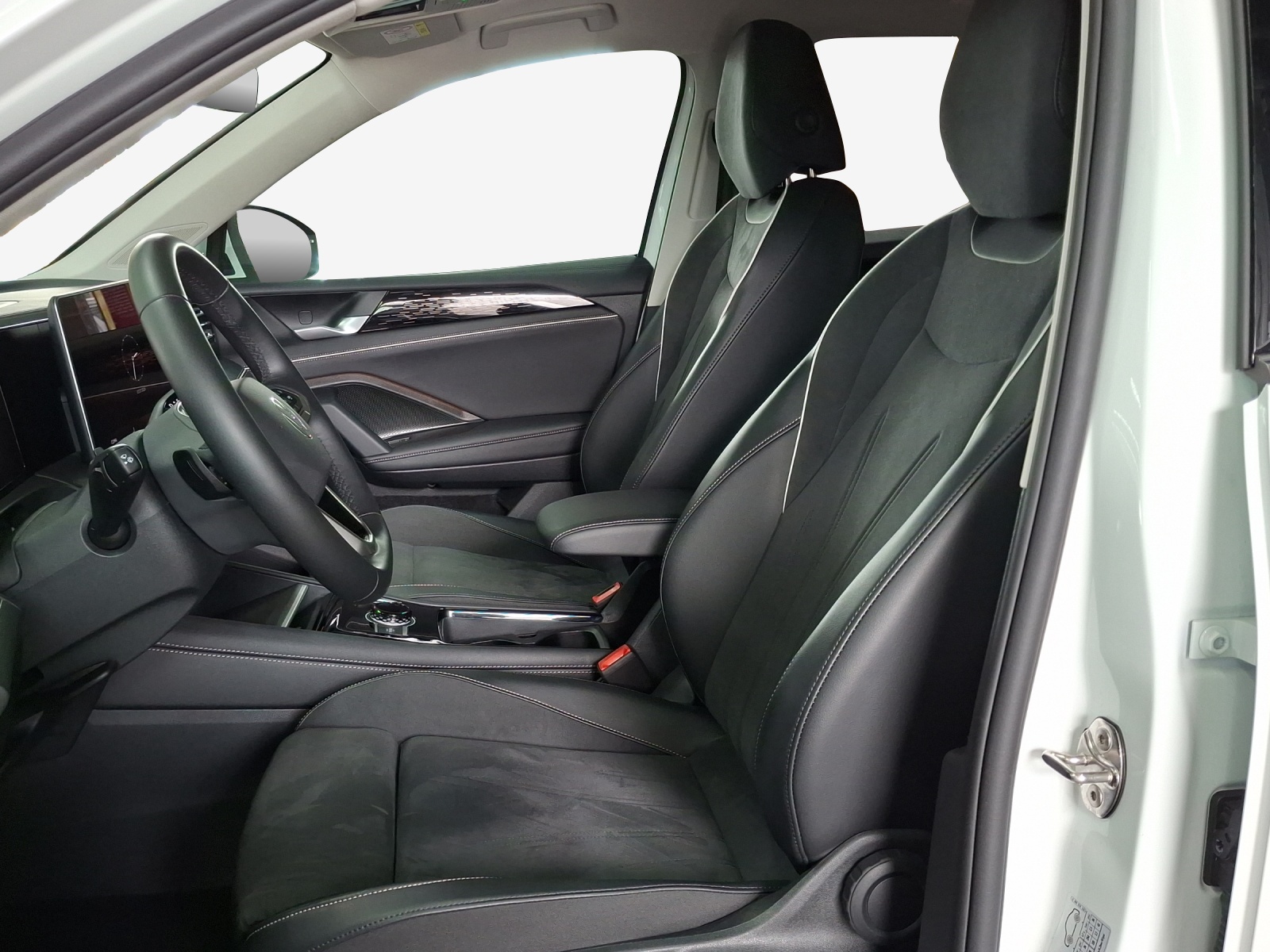VW Tiguan 2.0 TSI DSG Elegance 4Motion-image-7