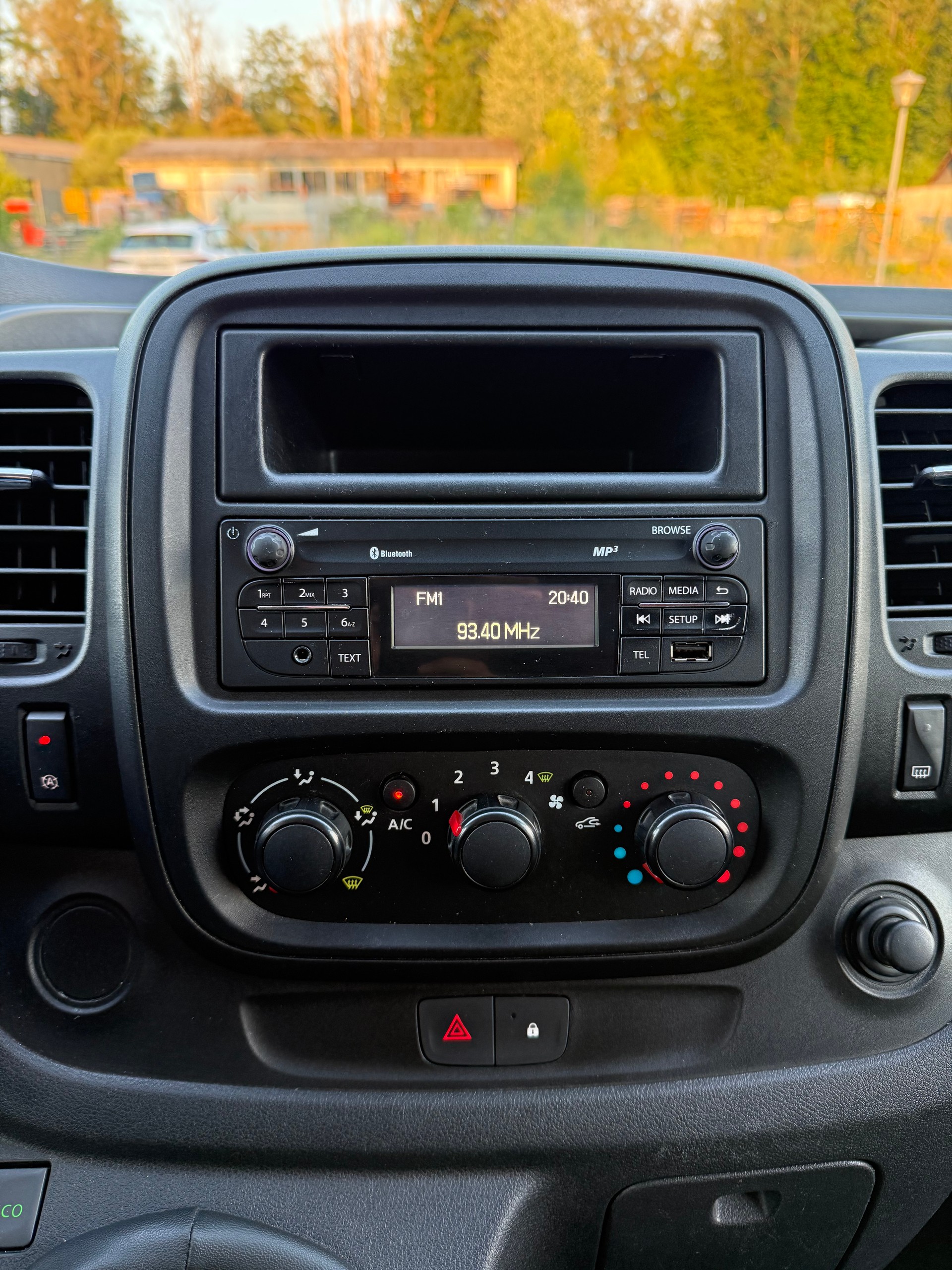 RENAULT Trafic 1.6 ENERGY TwinT. dCi125 2.9t Business L2H1-image-11