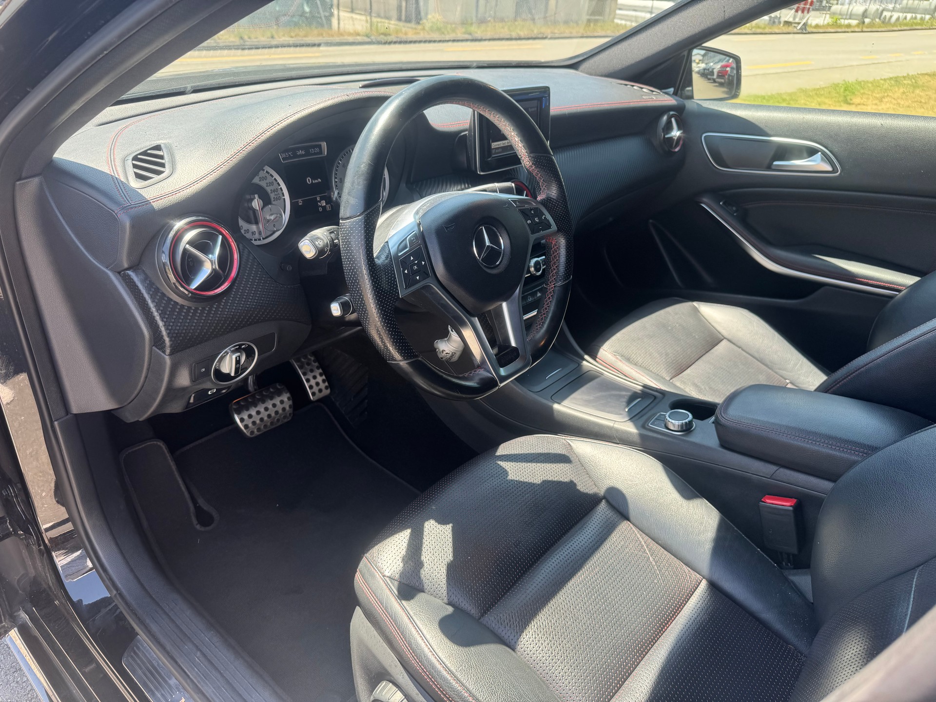 MERCEDES-BENZ A 250 Sport 7G-DCT-image-11