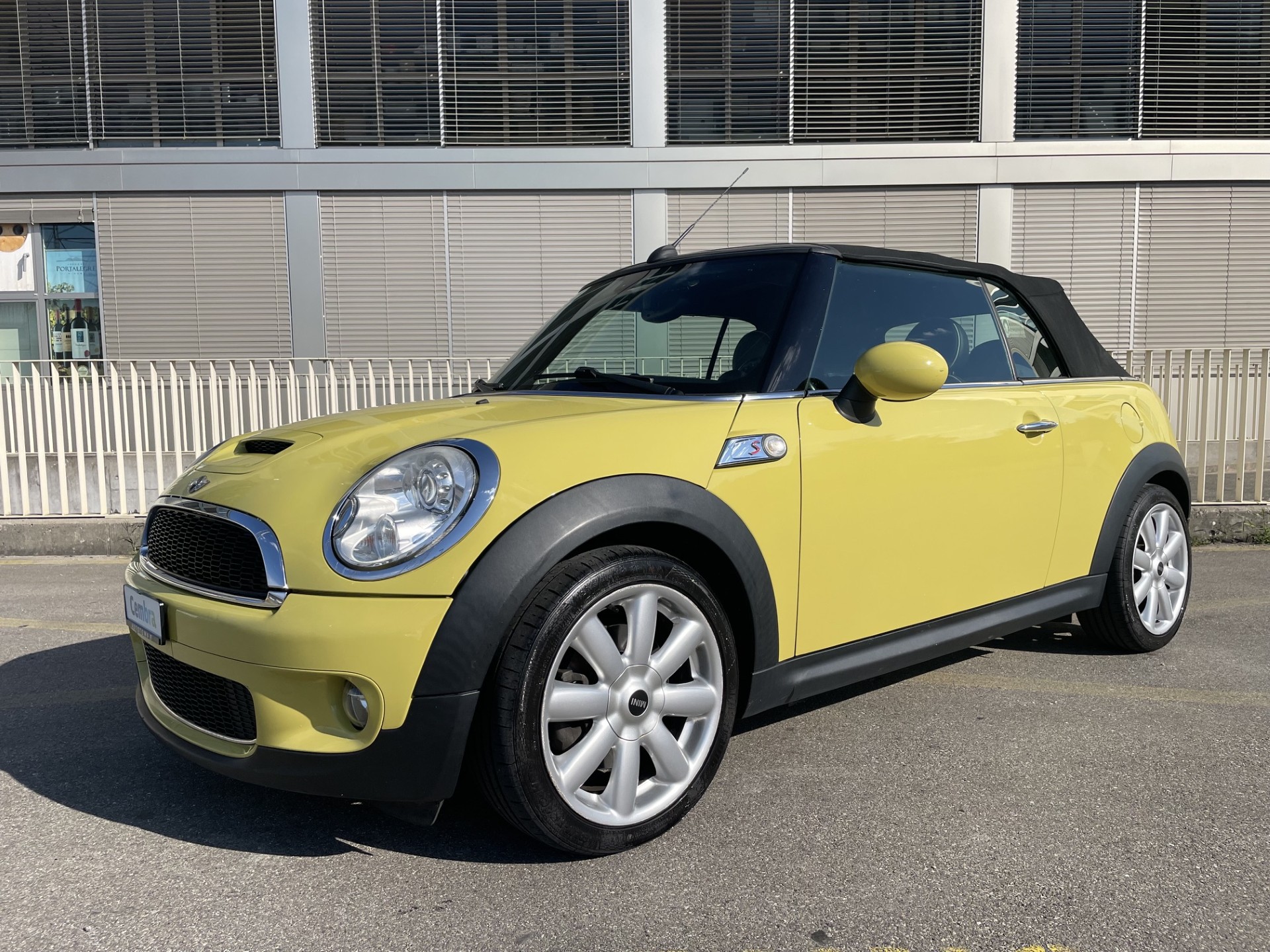 MINI Cooper S Cabriolet-image-0