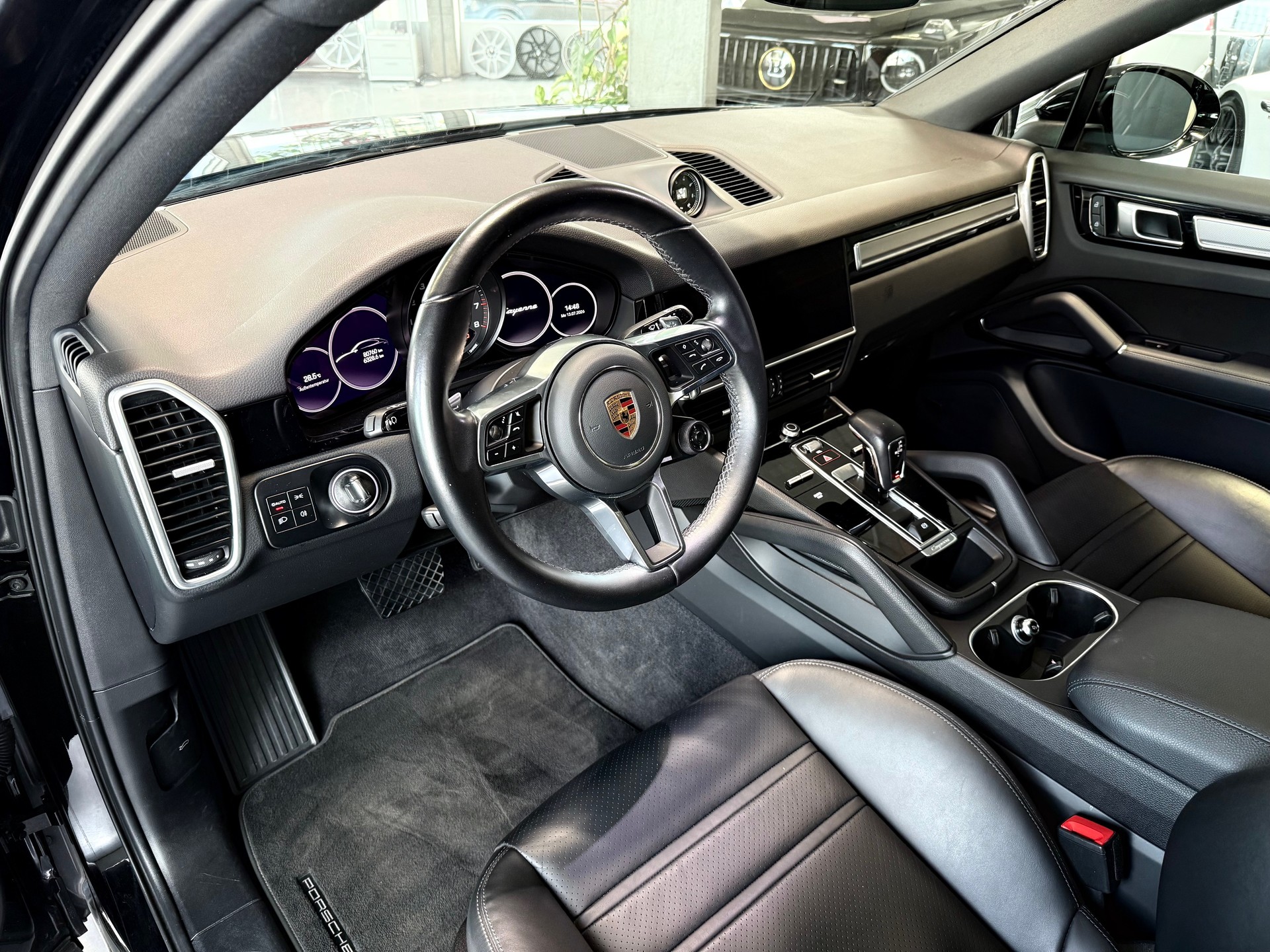 PORSCHE Cayenne Coupé E-Hybrid Platinum Edition-image-8