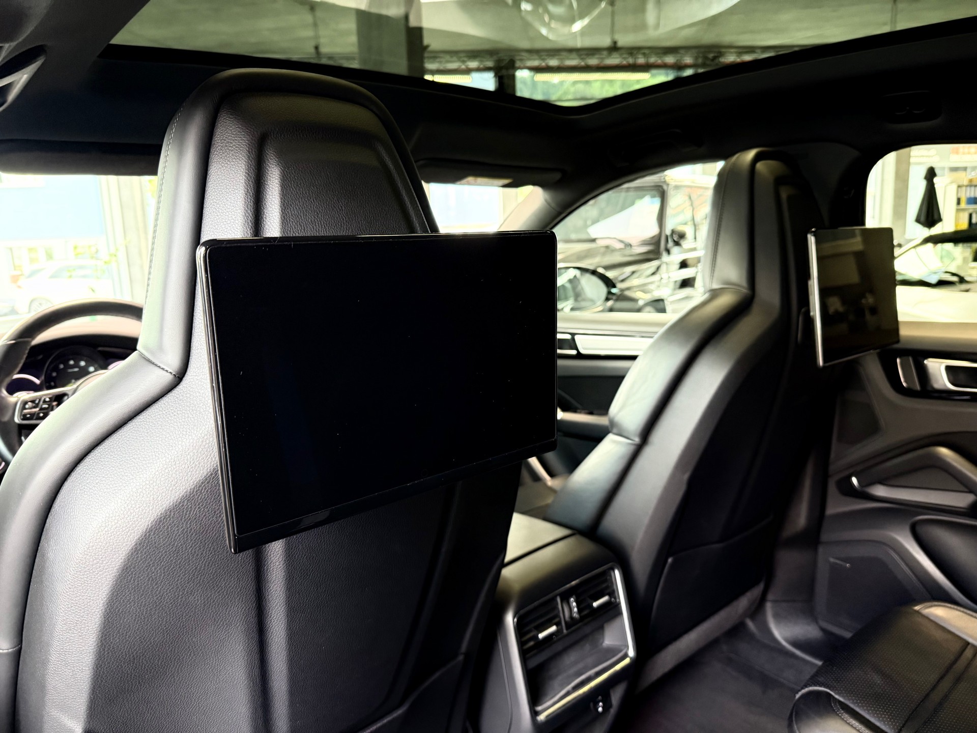 PORSCHE Cayenne Coupé E-Hybrid Platinum Edition-image-14