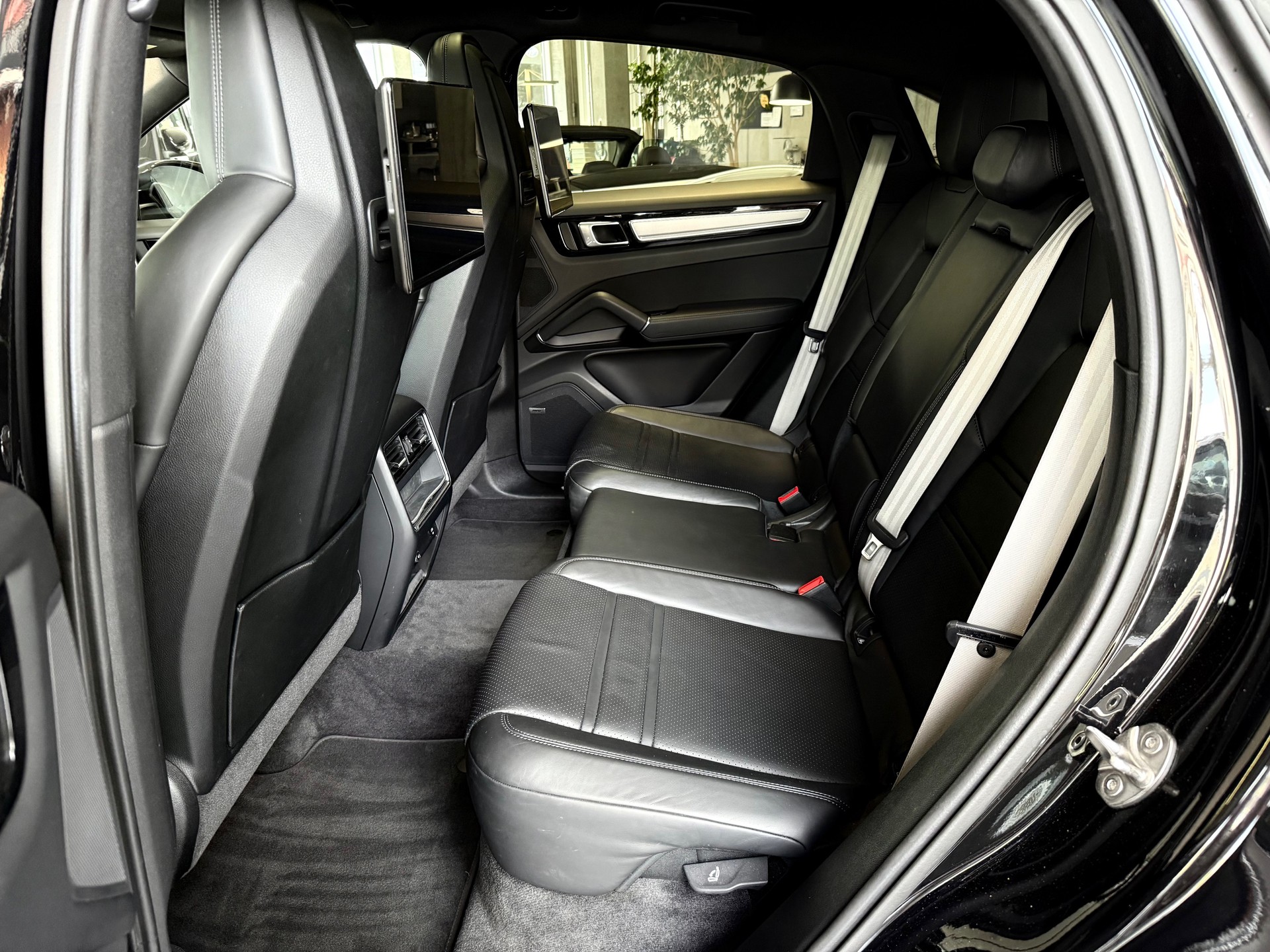 PORSCHE Cayenne Coupé E-Hybrid Platinum Edition-image-13