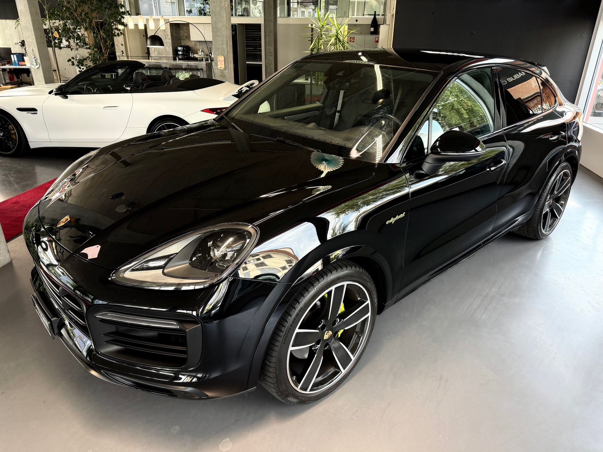 PORSCHE Cayenne Coupé E-Hybrid Platinum Edition-image-2
