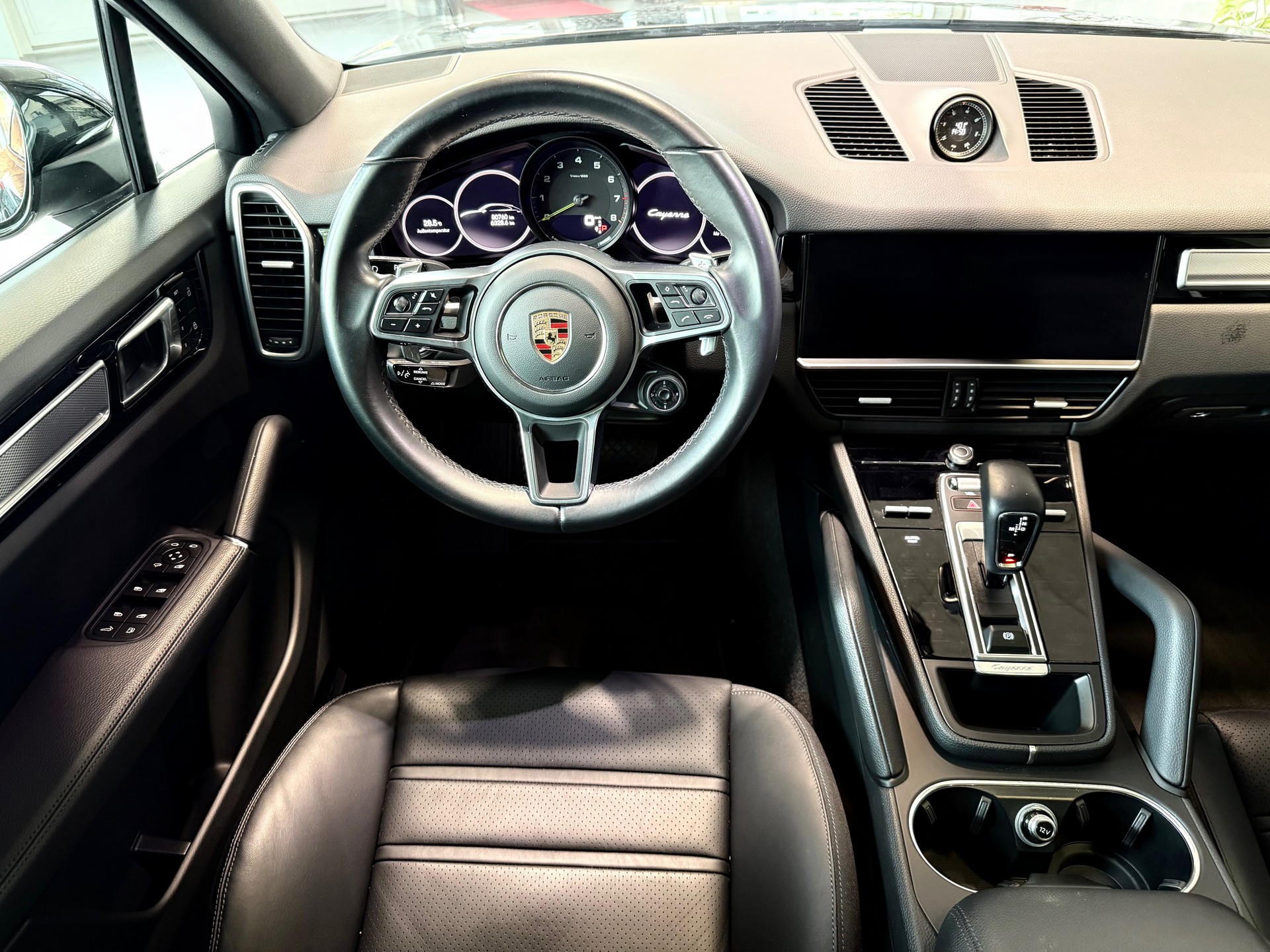 PORSCHE Cayenne Coupé E-Hybrid Platinum Edition-image-10