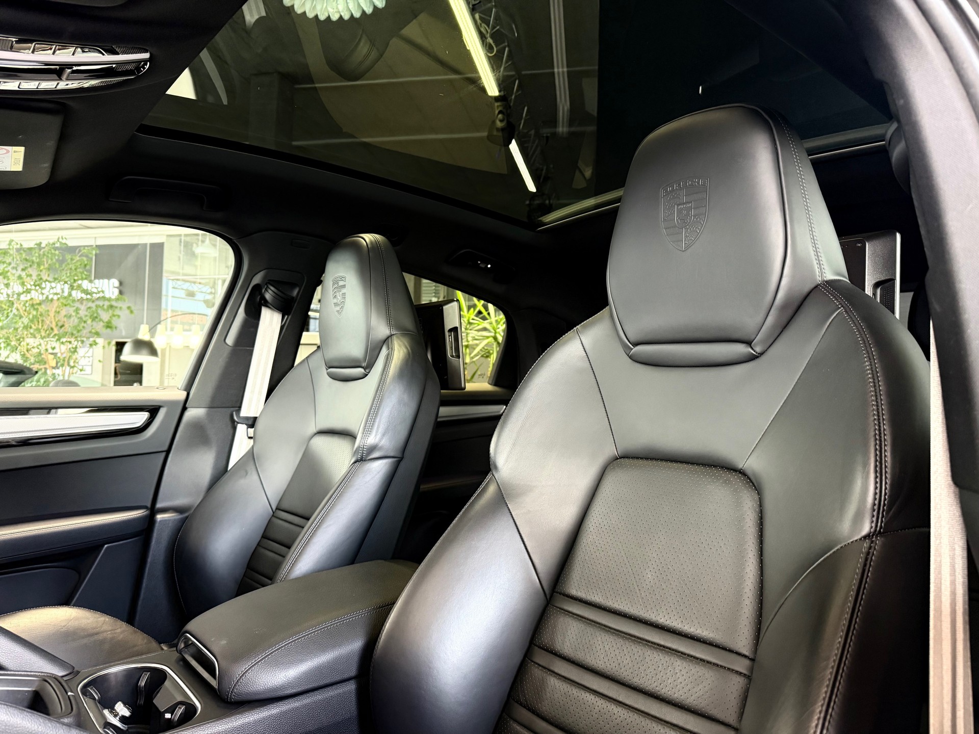 PORSCHE Cayenne Coupé E-Hybrid Platinum Edition-image-12