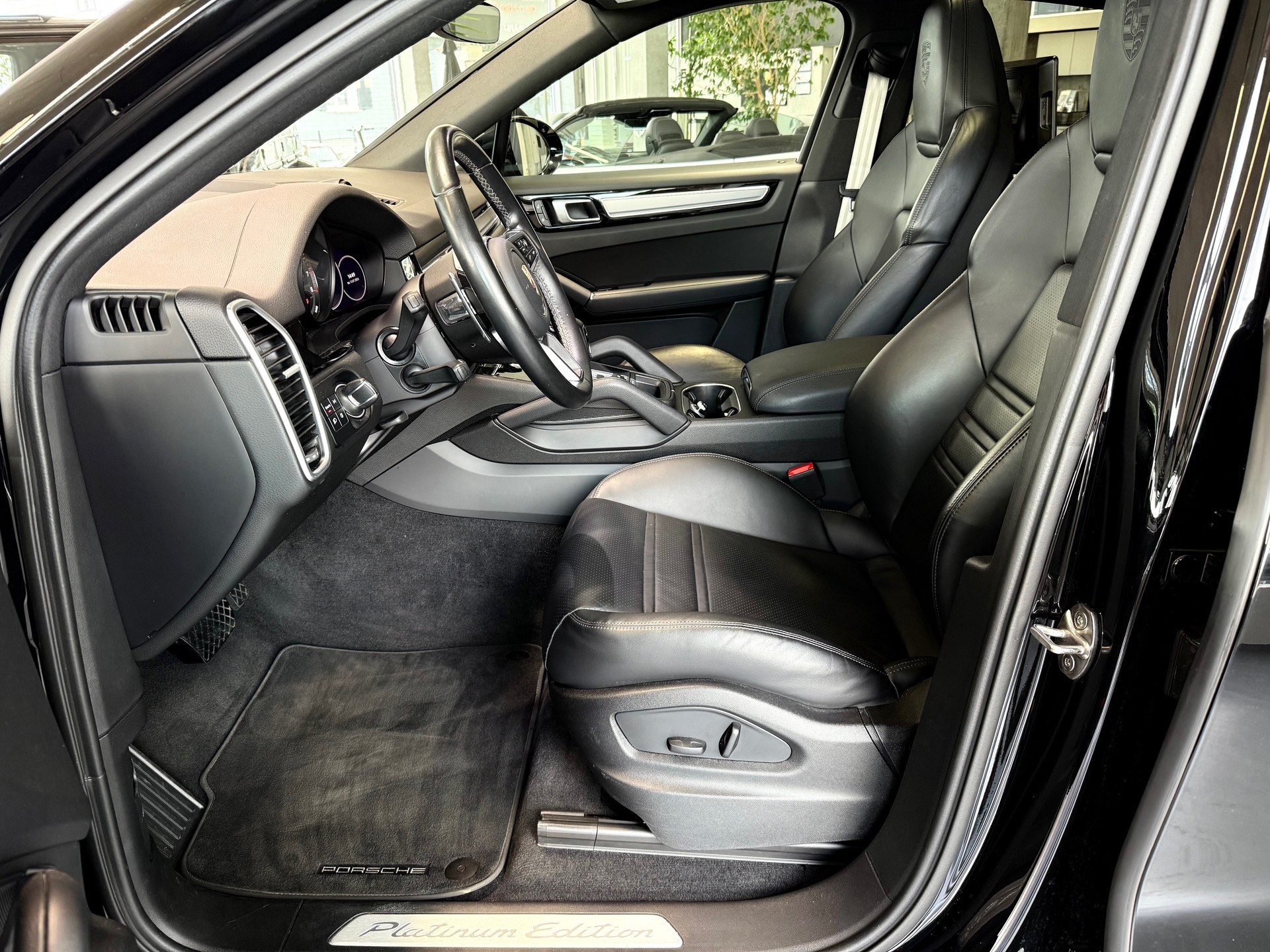PORSCHE Cayenne Coupé E-Hybrid Platinum Edition-image-9