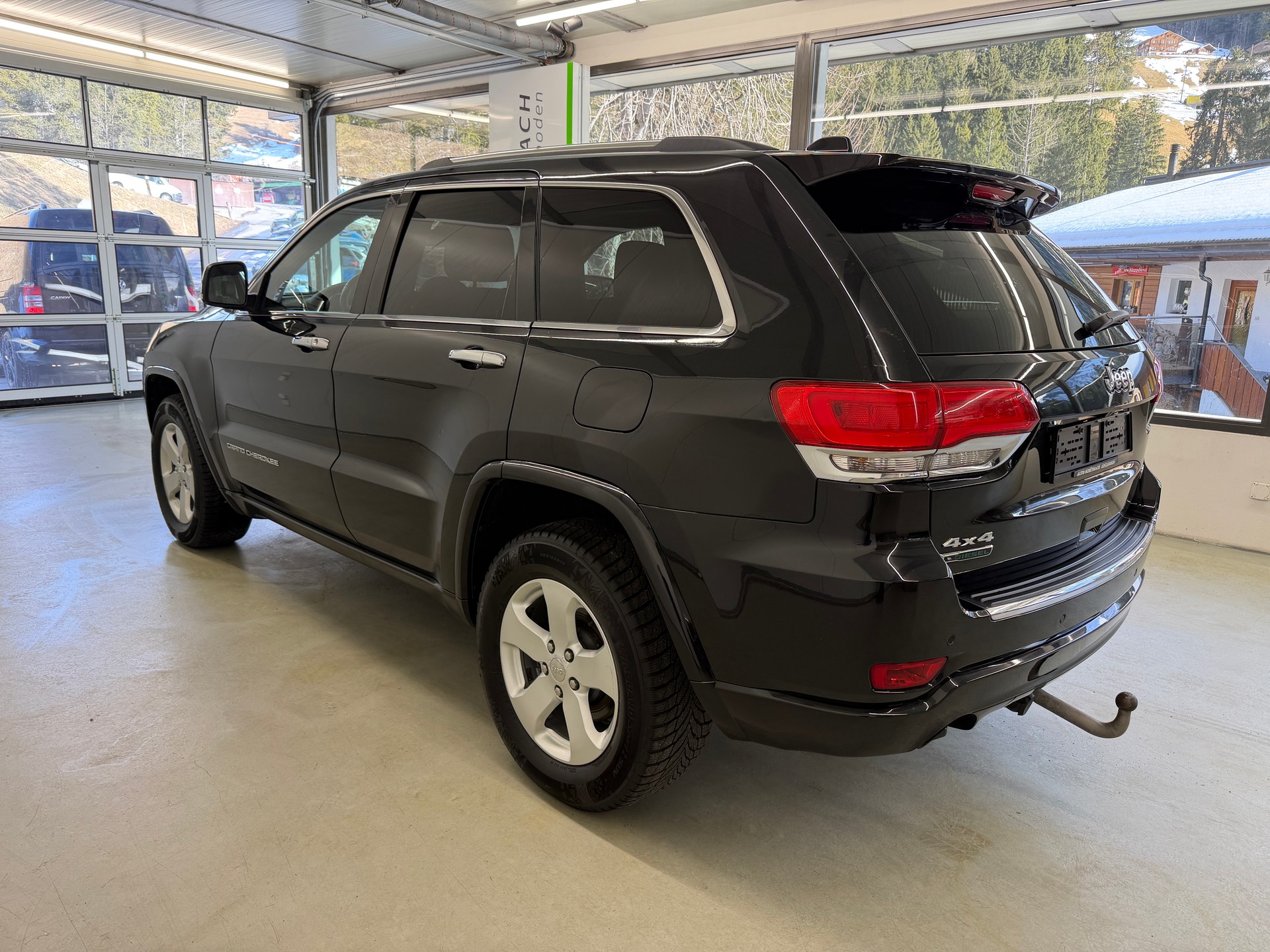 JEEP Grand Cherokee 3.0 CRD Overland Automatic-image-2
