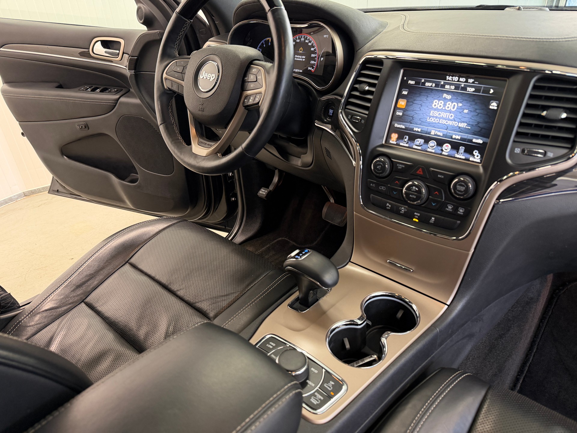JEEP Grand Cherokee 3.0 CRD Overland Automatic-image-18