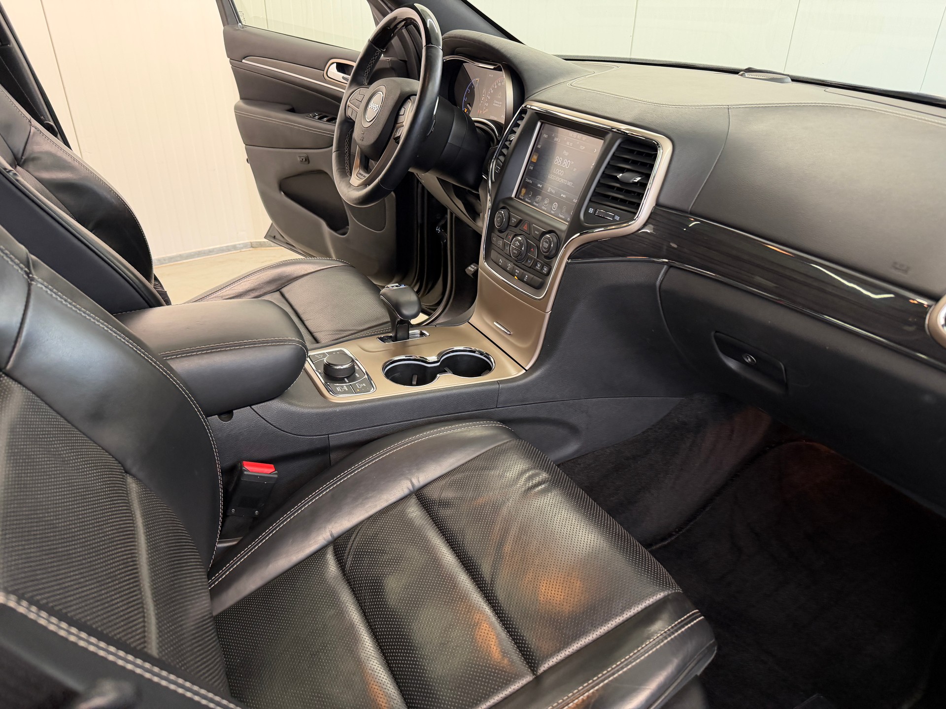 JEEP Grand Cherokee 3.0 CRD Overland Automatic-image-17