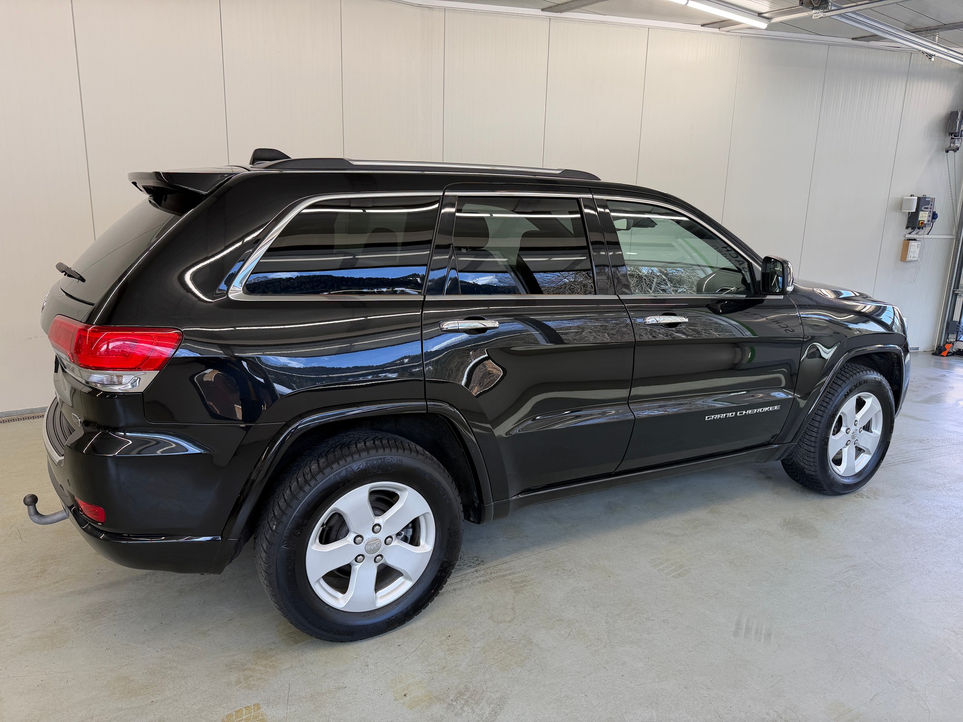 JEEP Grand Cherokee 3.0 CRD Overland Automatic-image-5