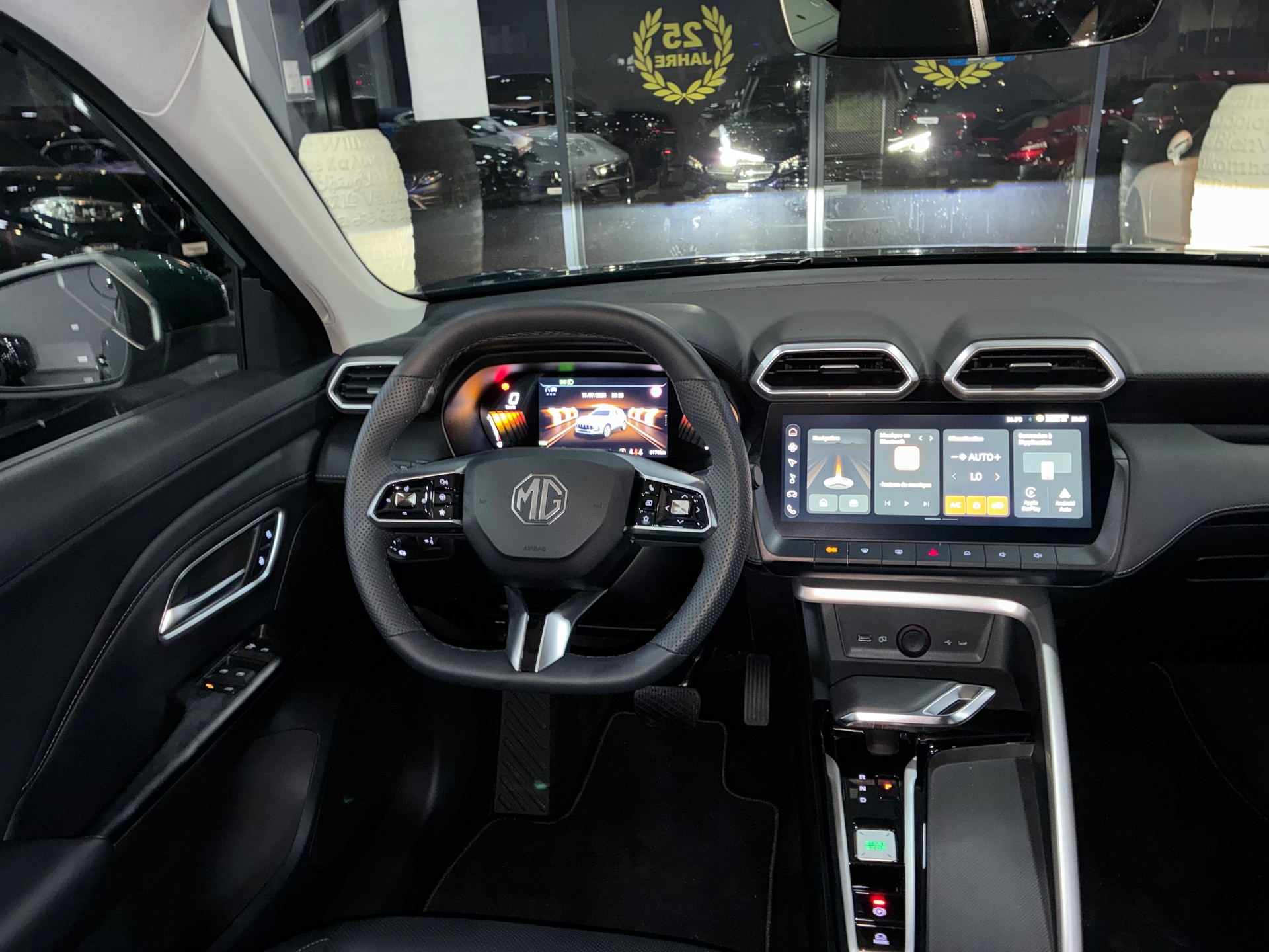 MG ZS 1.5 HEV Luxury-image-8