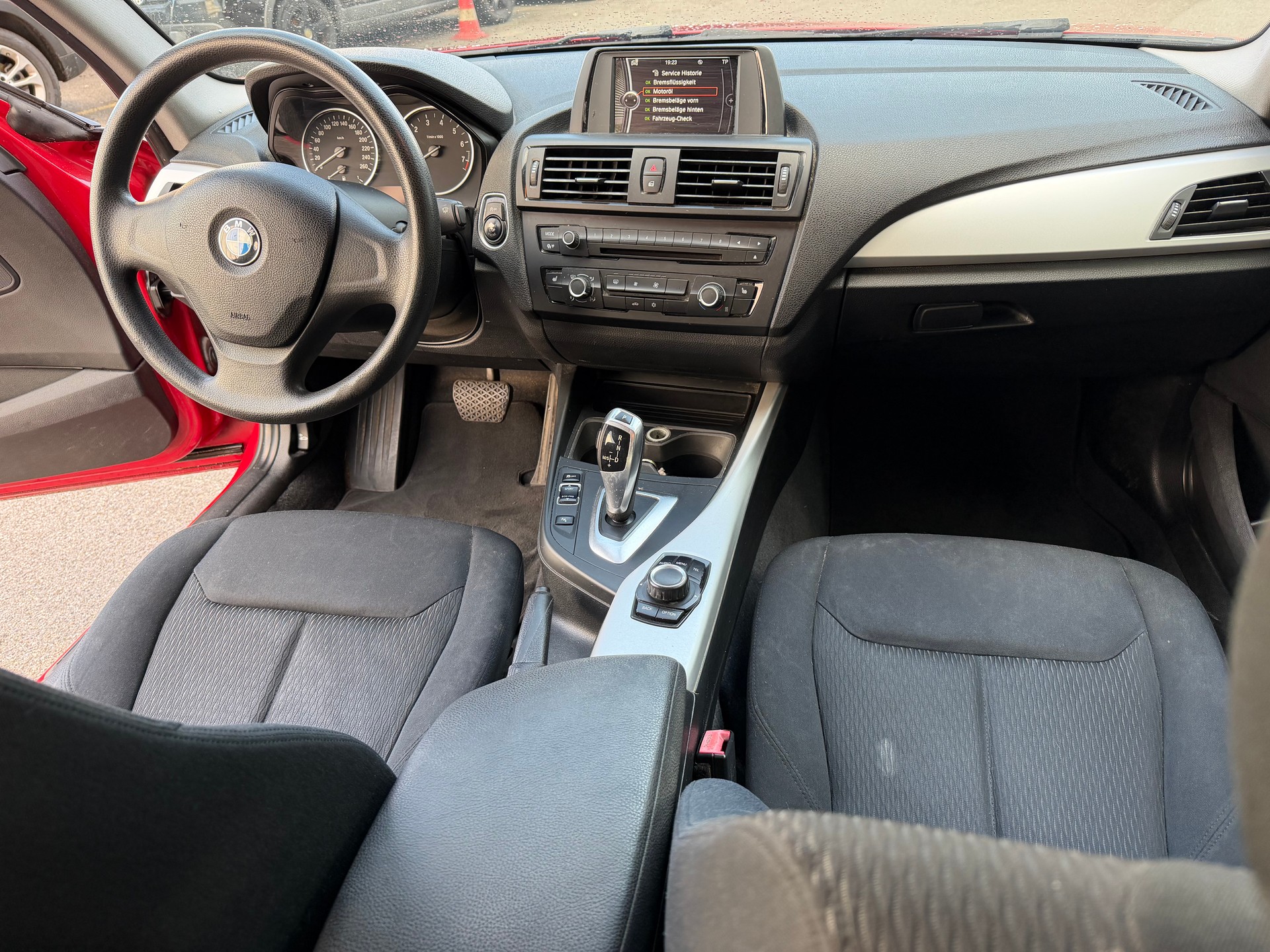 BMW 116i Urban Line Steptronic-image-7
