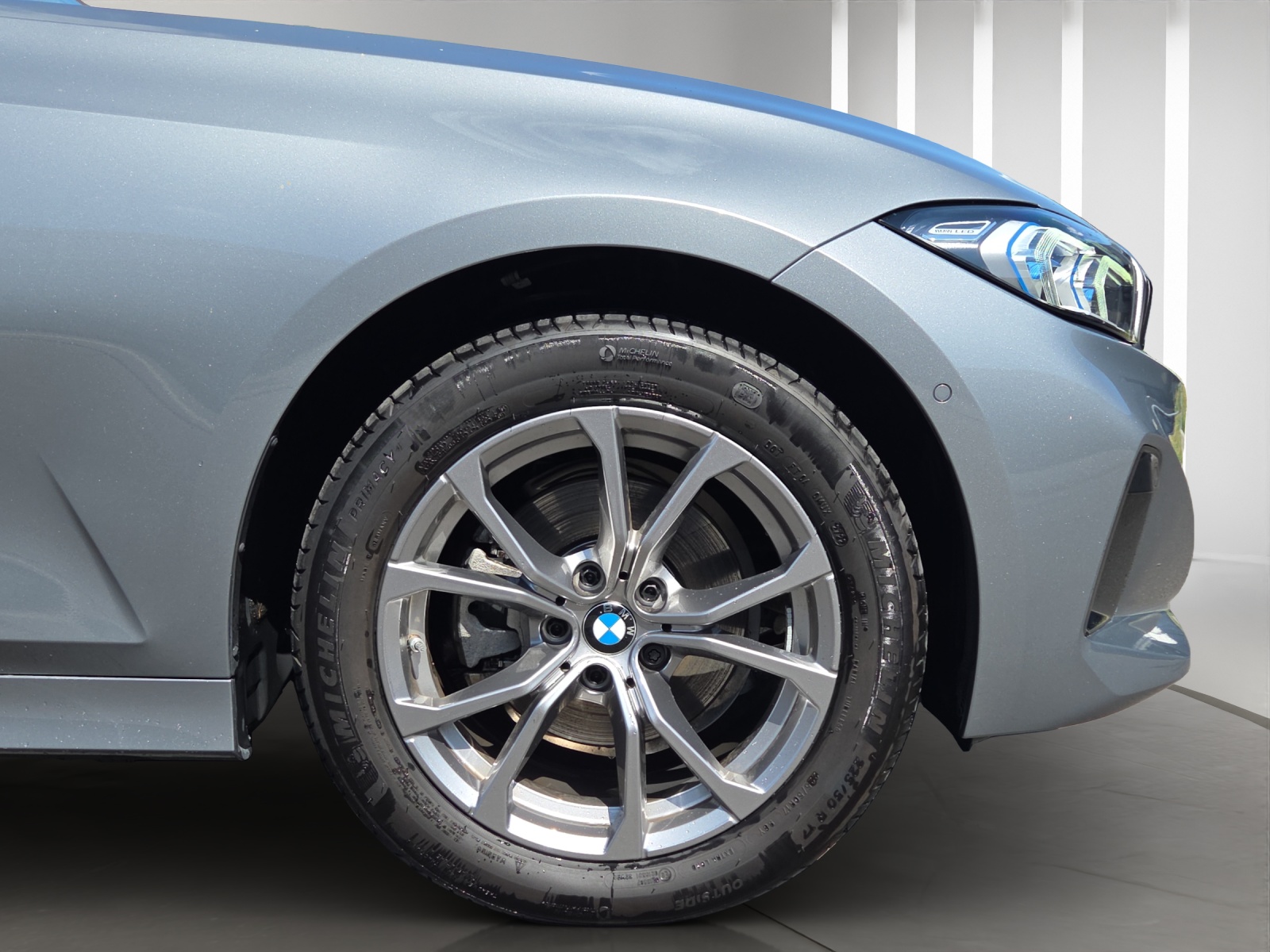 BMW 320d xDrive 48V Steptronic-image-5