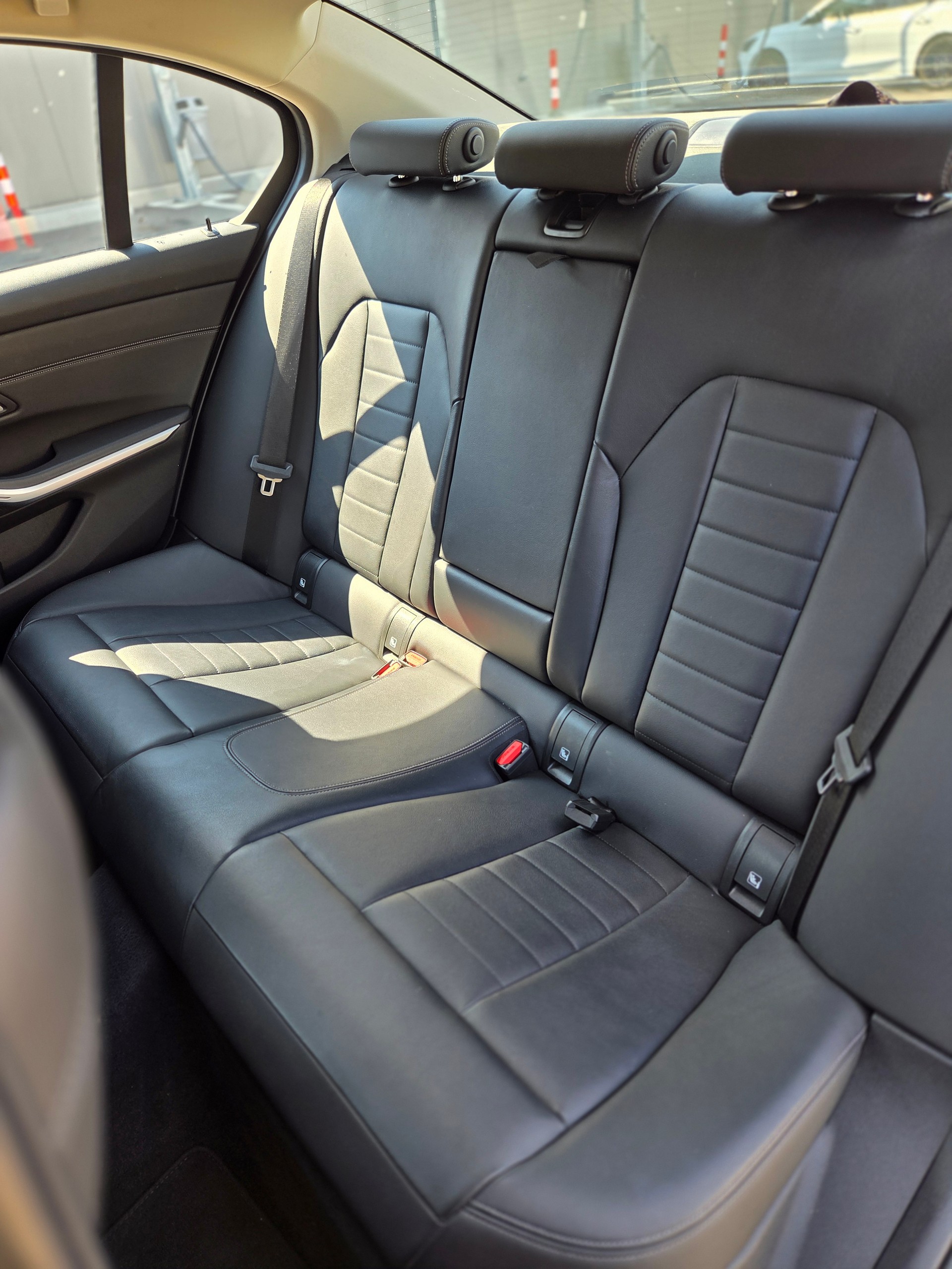 BMW 320d xDrive 48V Steptronic-image-8