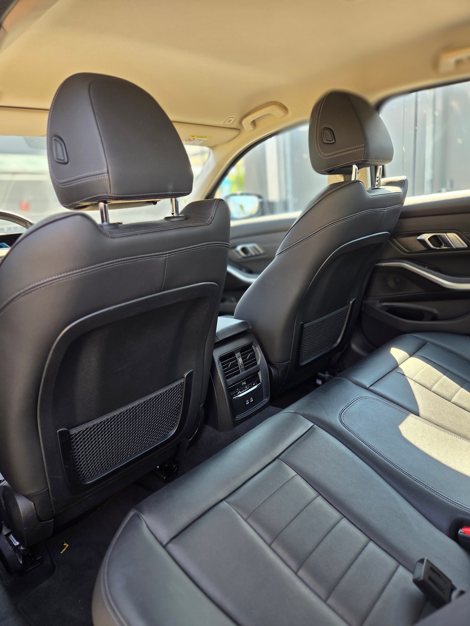 BMW 320d xDrive 48V Steptronic-image-7