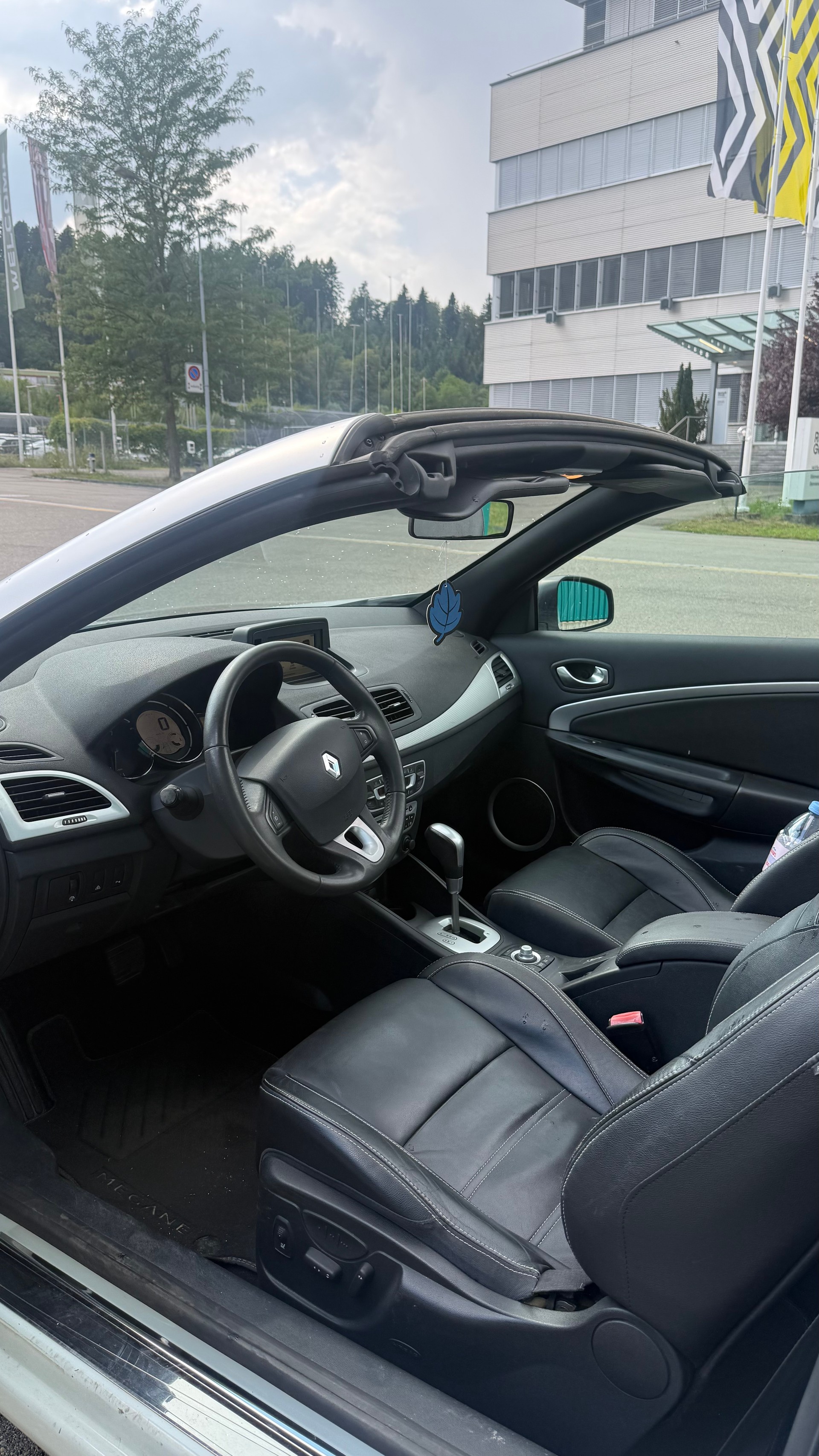 RENAULT Mégane CC 2.0 16V Dynamique CVT-image-11