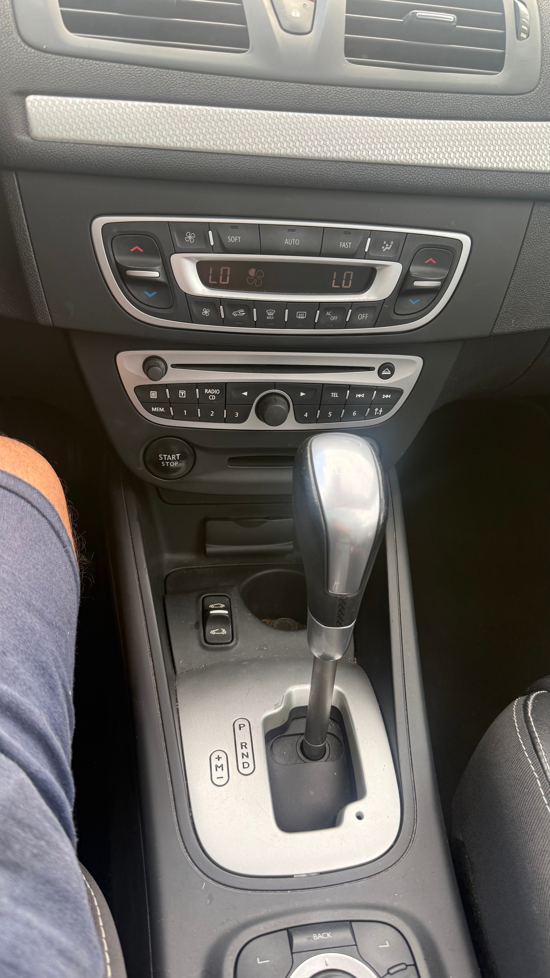 RENAULT Mégane CC 2.0 16V Dynamique CVT-image-12