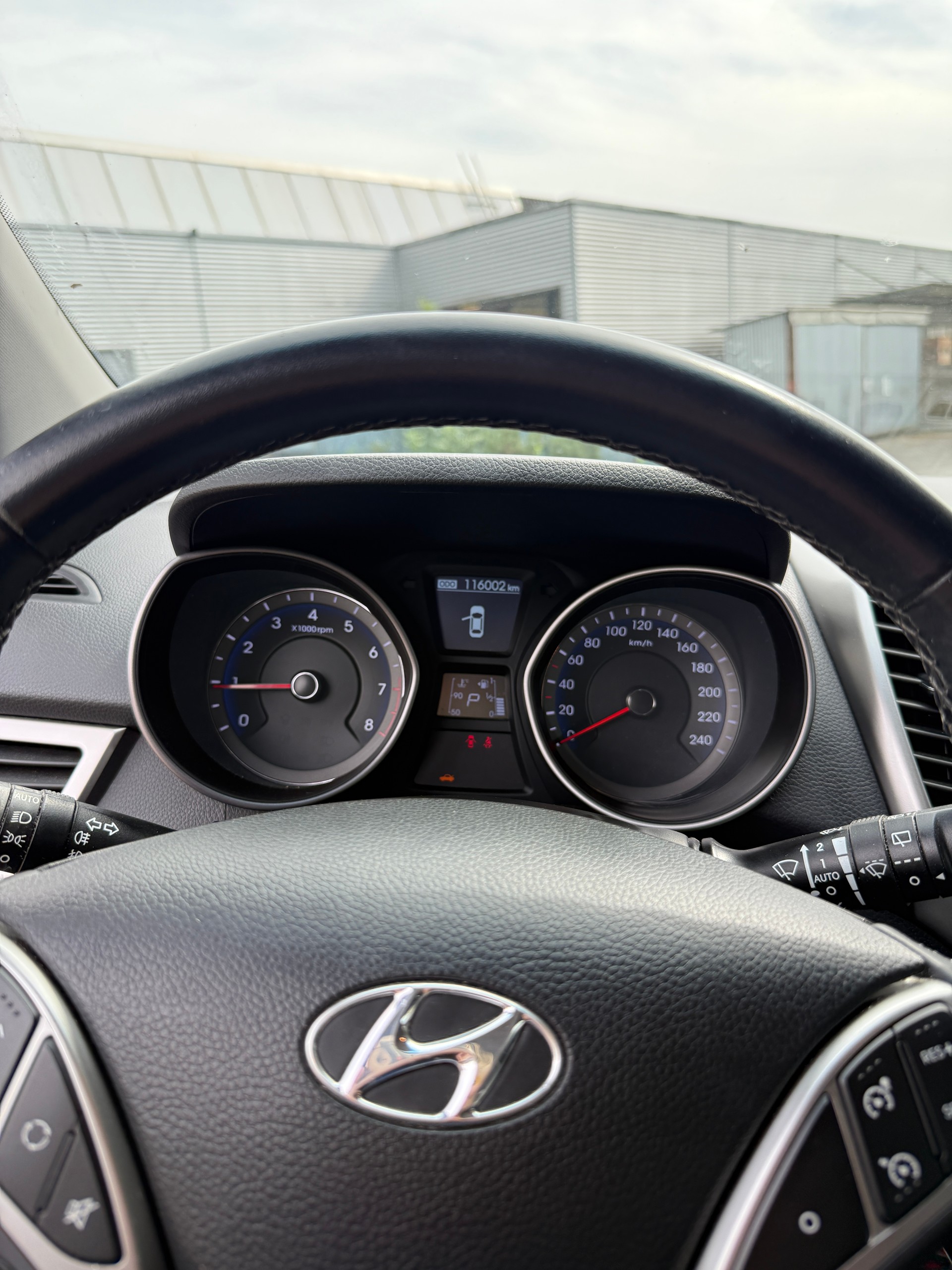 HYUNDAI i30 1.6 GDI Automatic-image-9