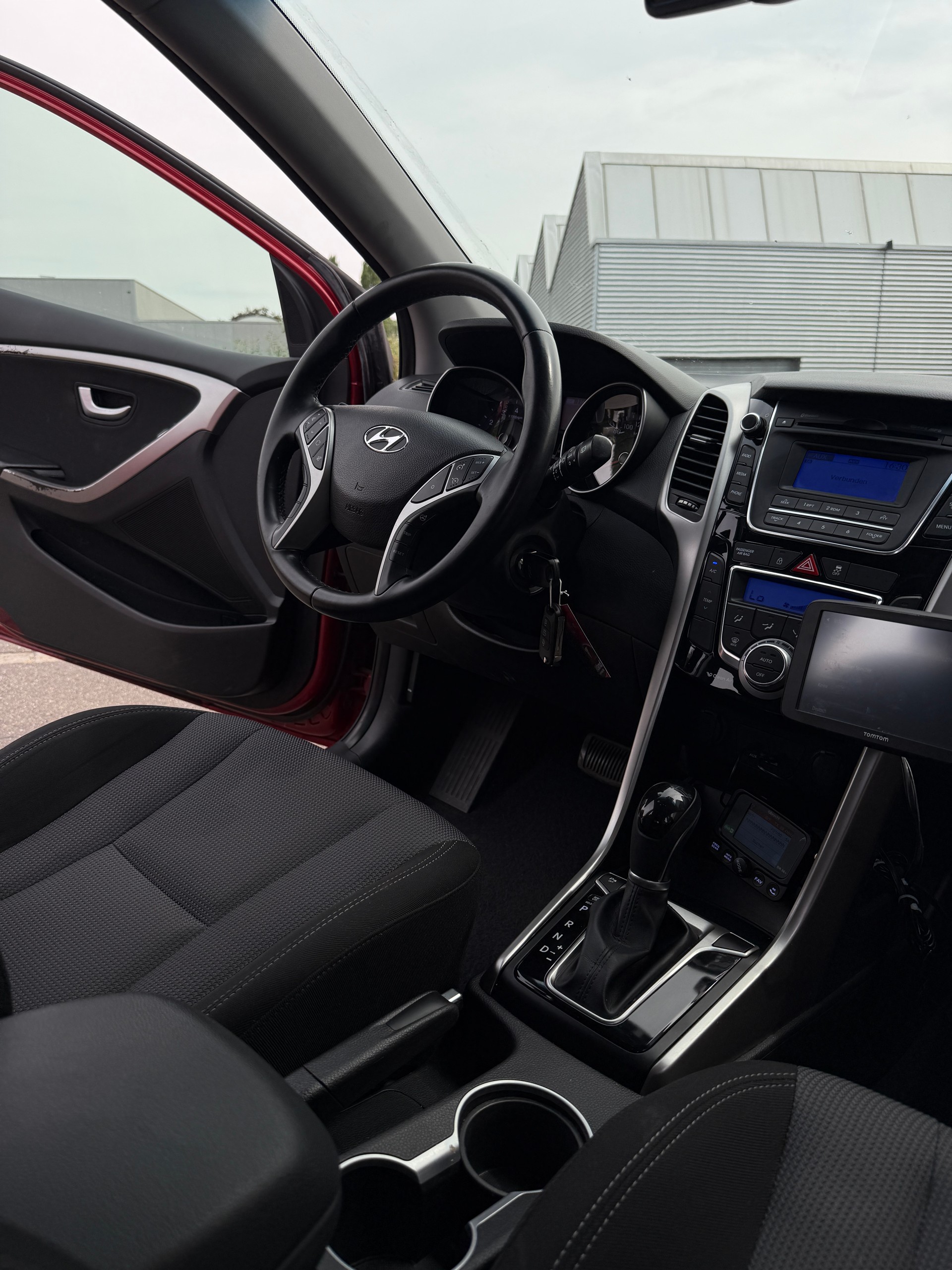 HYUNDAI i30 1.6 GDI Automatic-image-10