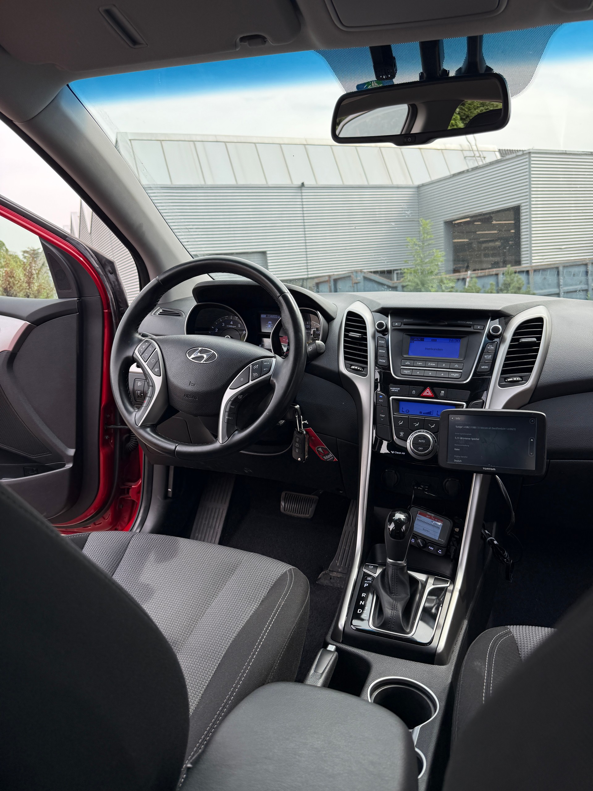 HYUNDAI i30 1.6 GDI Automatic-image-11