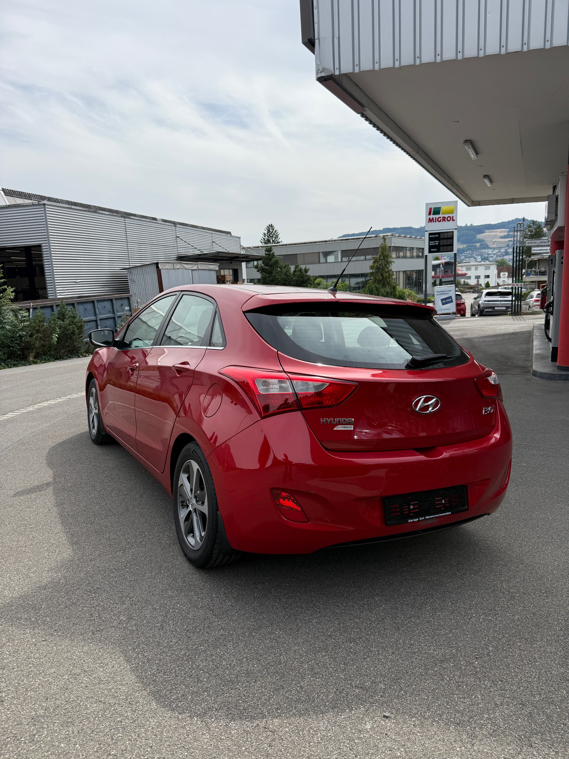 HYUNDAI i30 1.6 GDI Automatic-image-2
