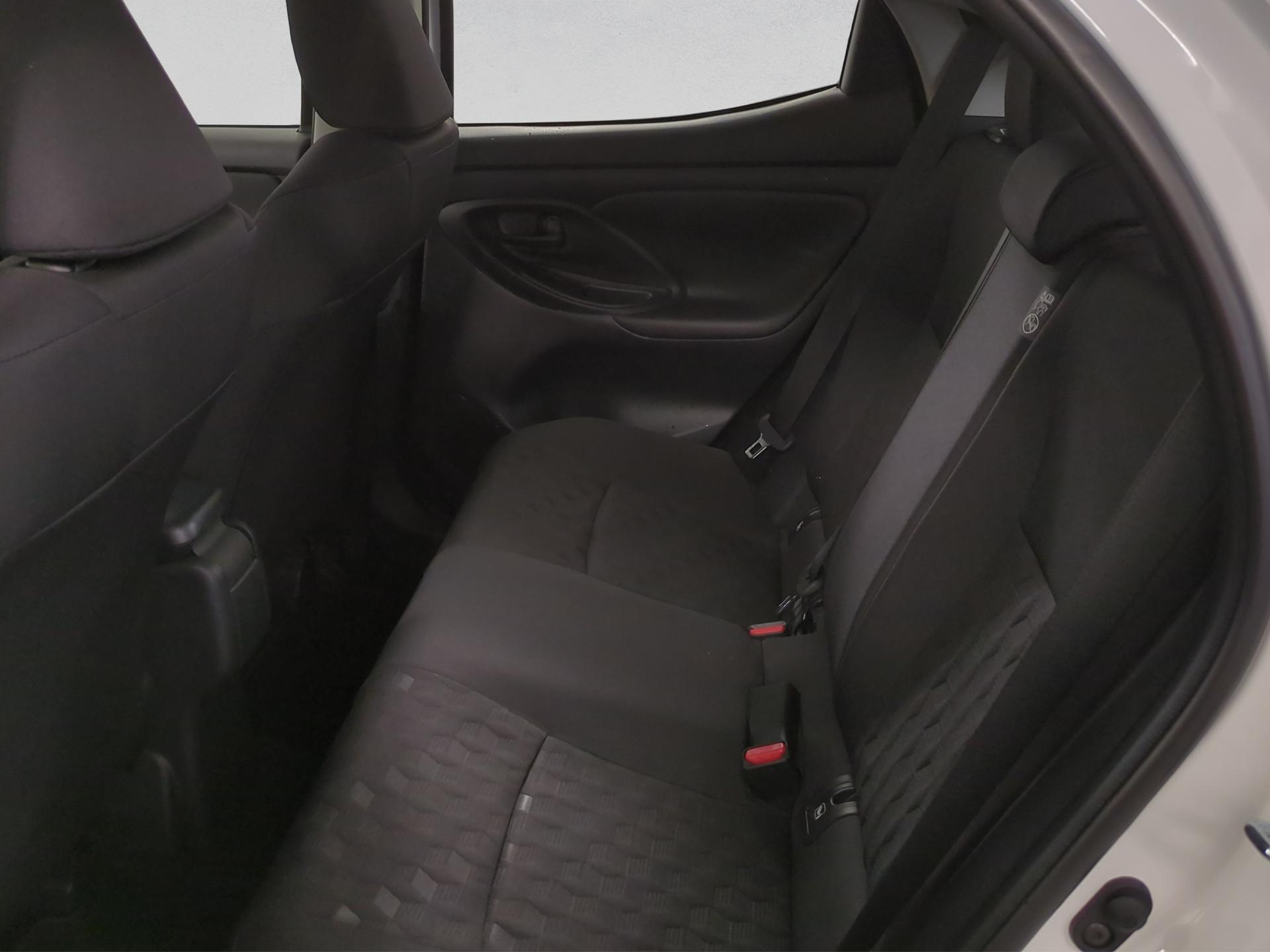 TOYOTA Yaris 1.5 Comfort e-CVT-image-14