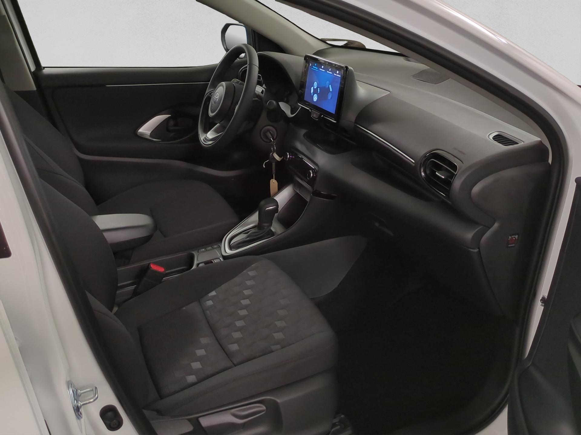 TOYOTA Yaris 1.5 Comfort e-CVT-image-16