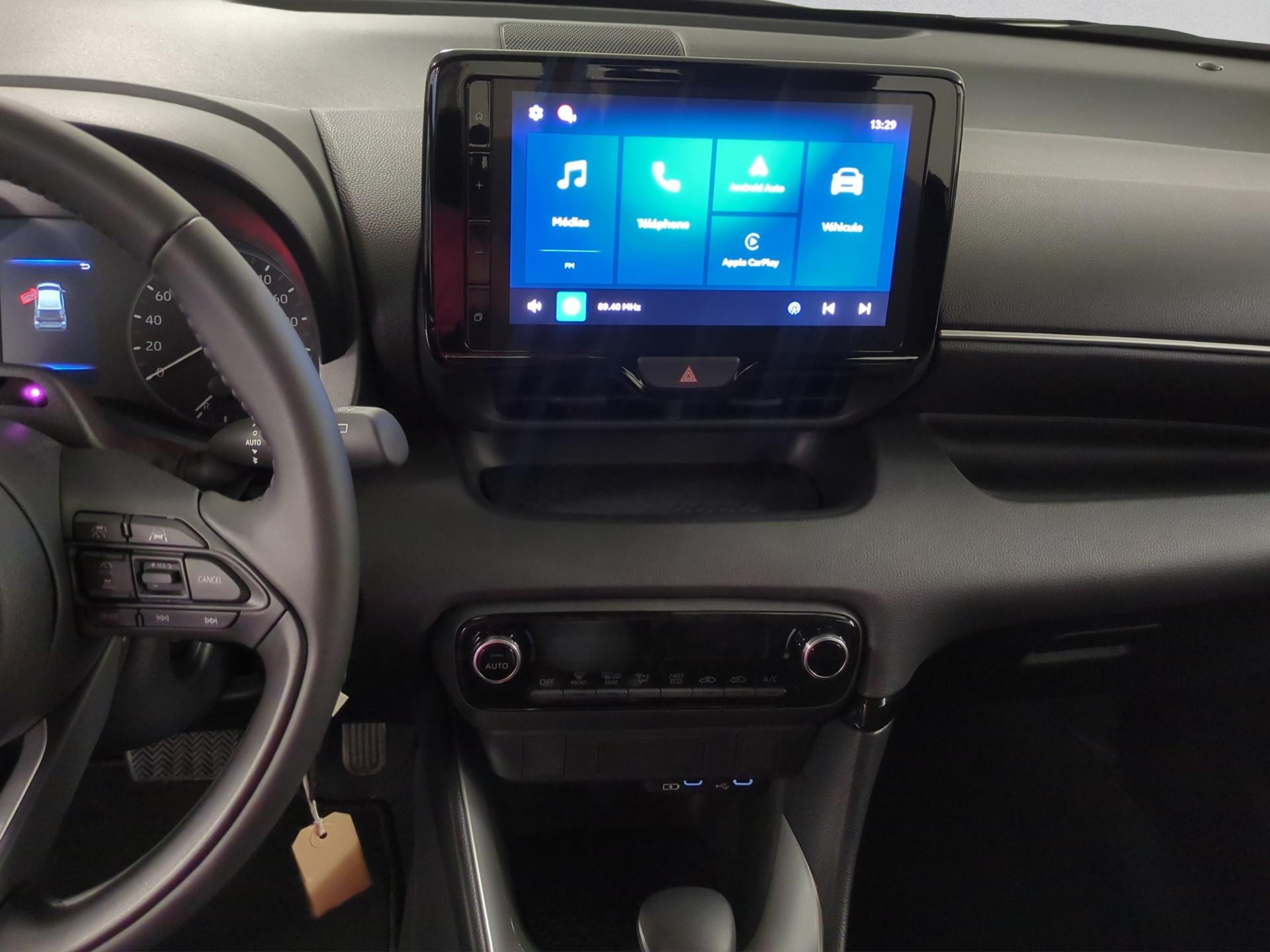 TOYOTA Yaris 1.5 Comfort e-CVT-image-11