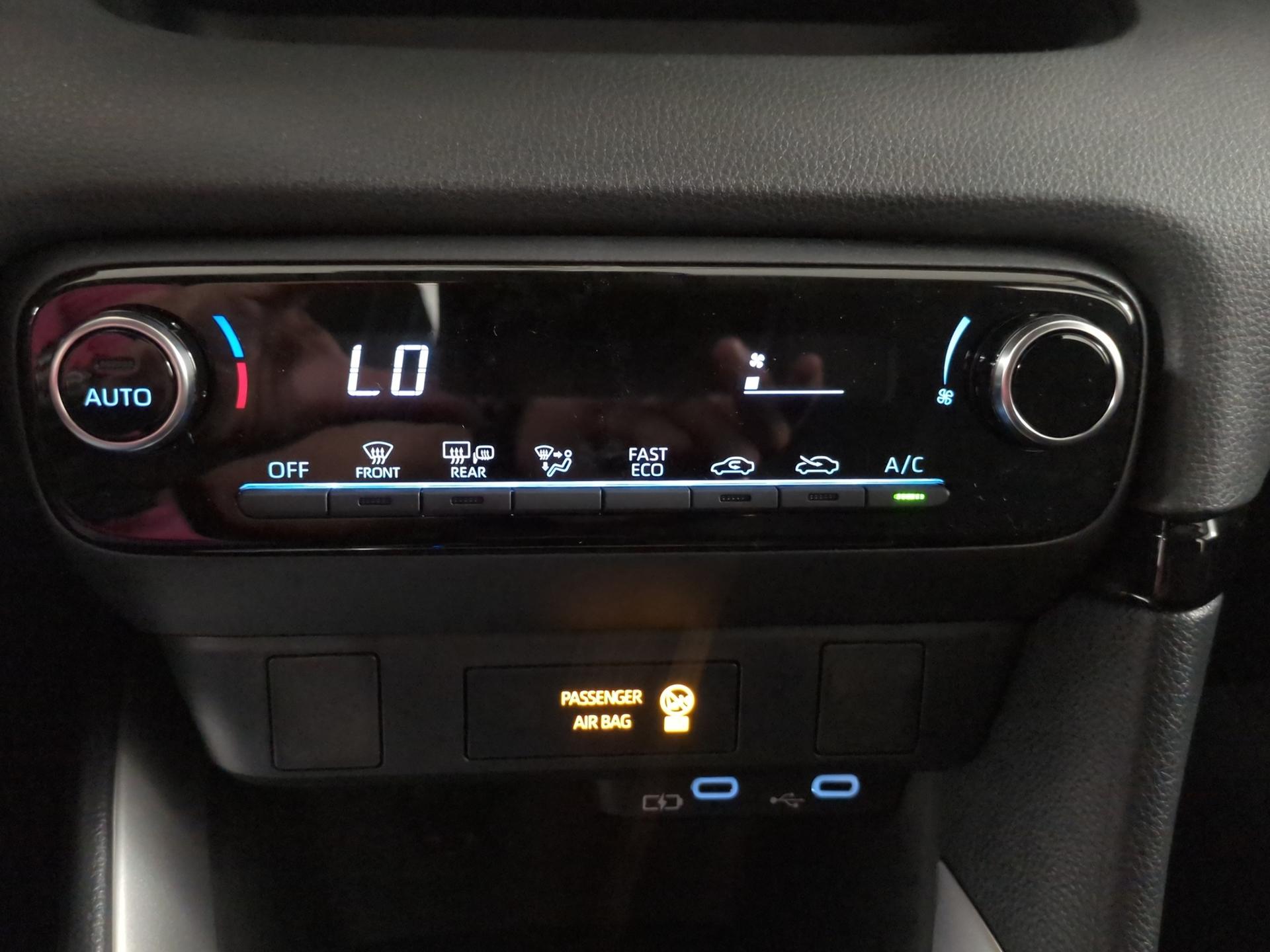 TOYOTA Yaris 1.5 Comfort e-CVT-image-22