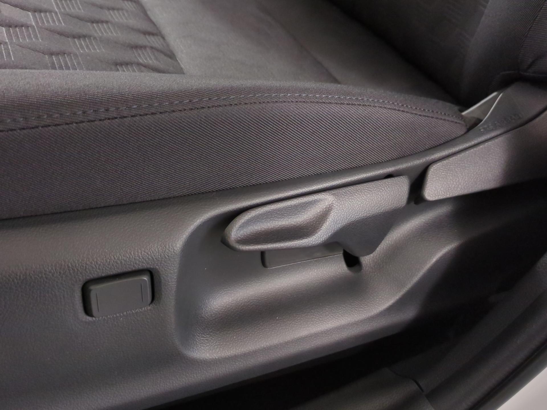 TOYOTA Yaris 1.5 Comfort e-CVT-image-19