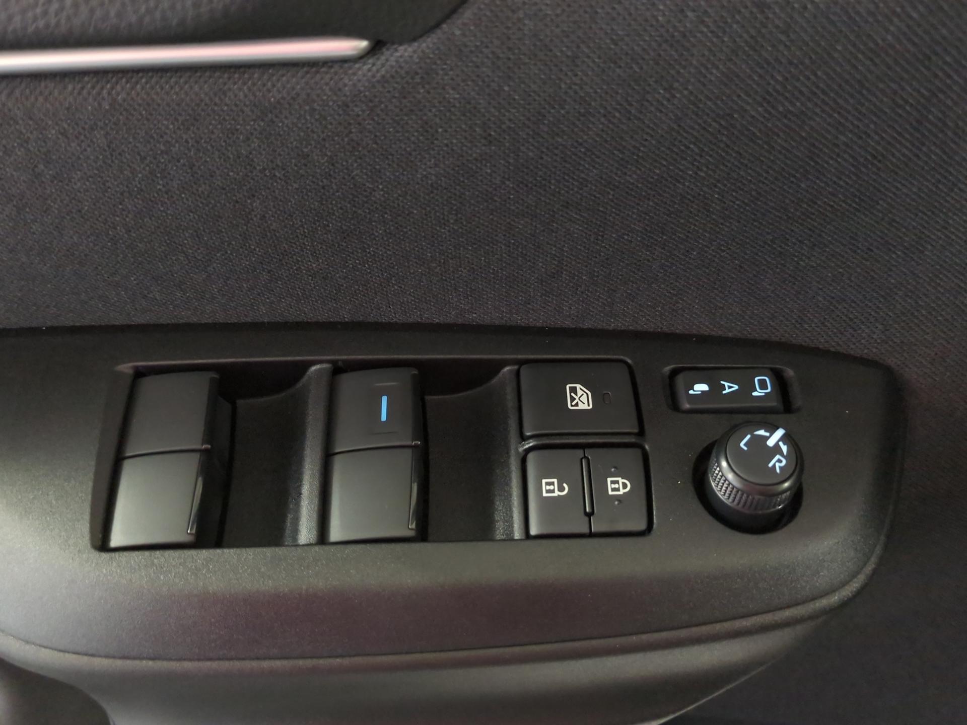 TOYOTA Yaris 1.5 Comfort e-CVT-image-18