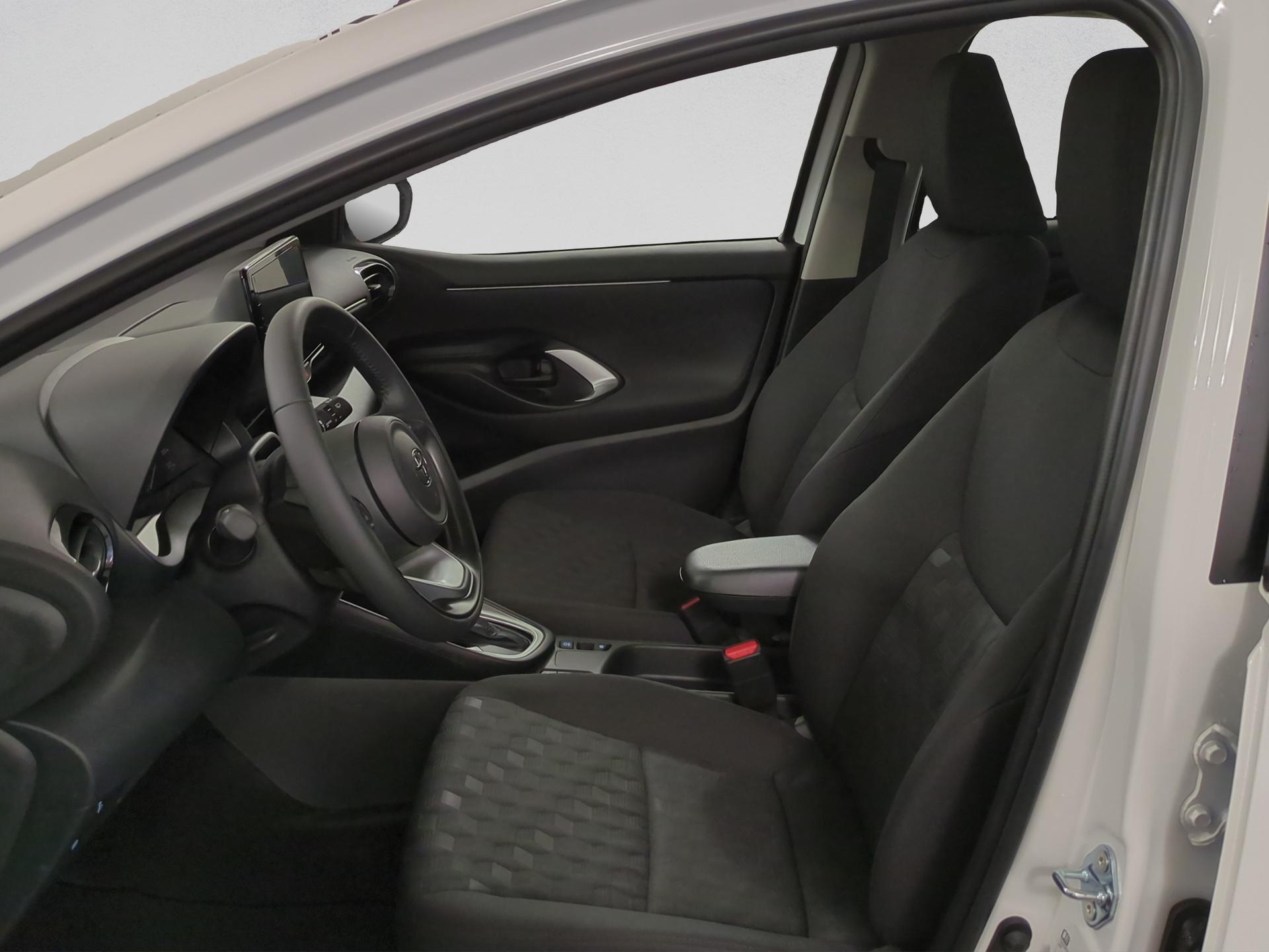 TOYOTA Yaris 1.5 Comfort e-CVT-image-8