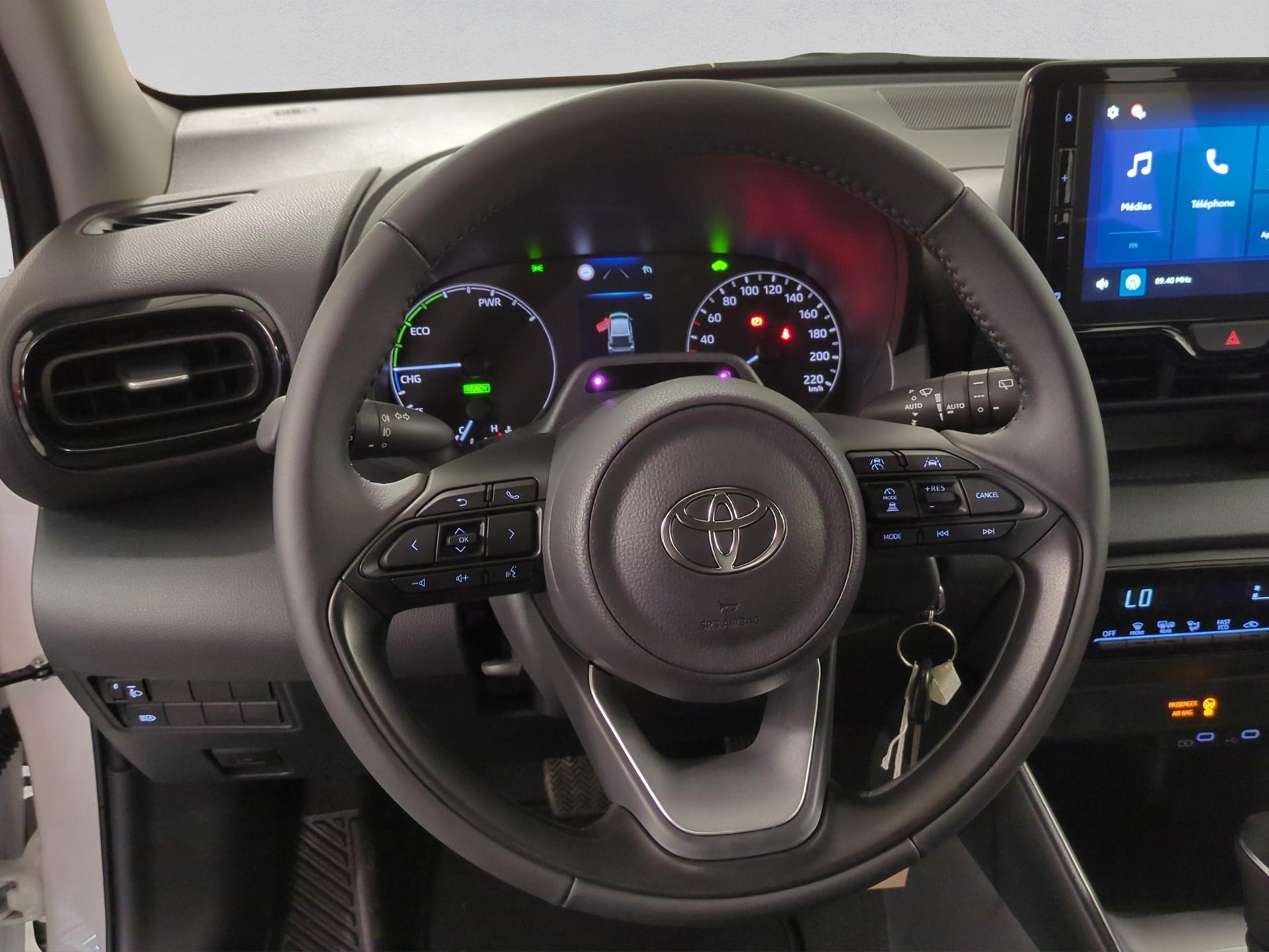 TOYOTA Yaris 1.5 Comfort e-CVT-image-9