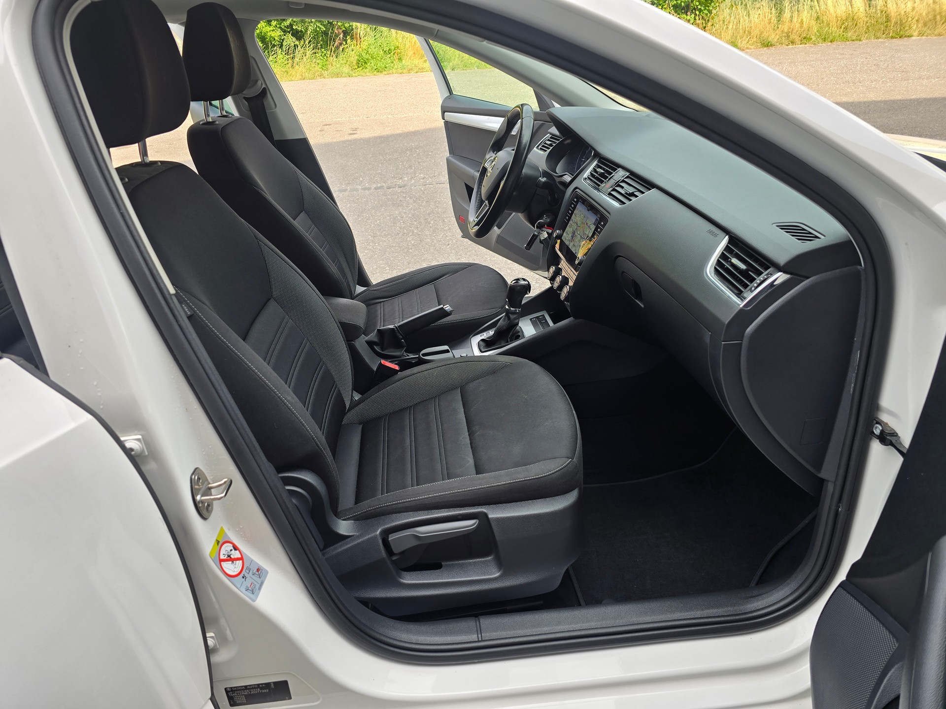 SKODA Octavia Combi 2.0 TDI Style DSG-image-14