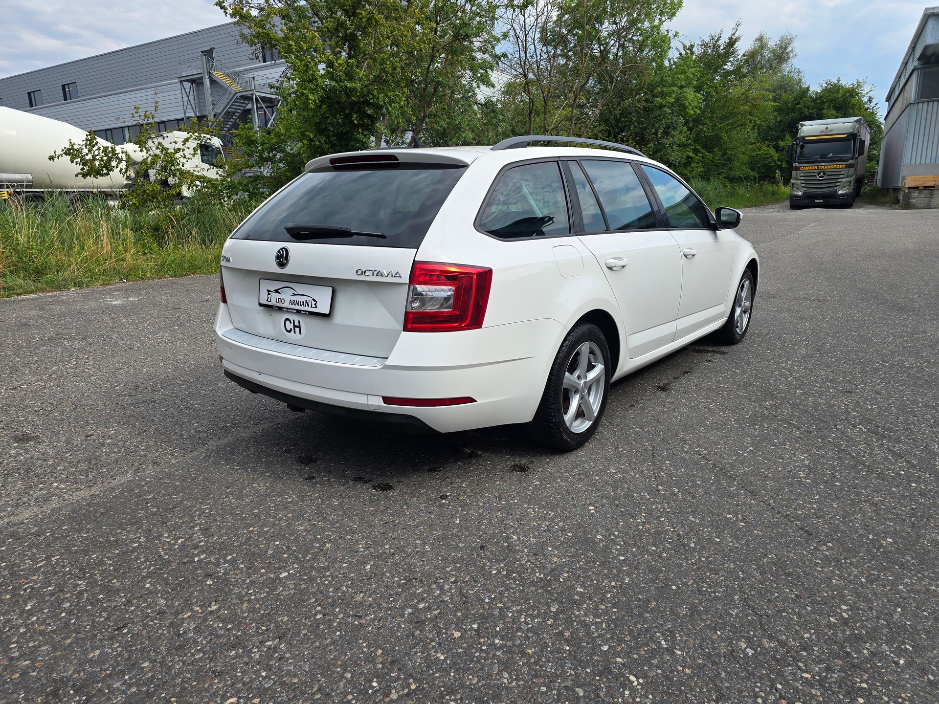 SKODA Octavia Combi 2.0 TDI Style DSG-image-4
