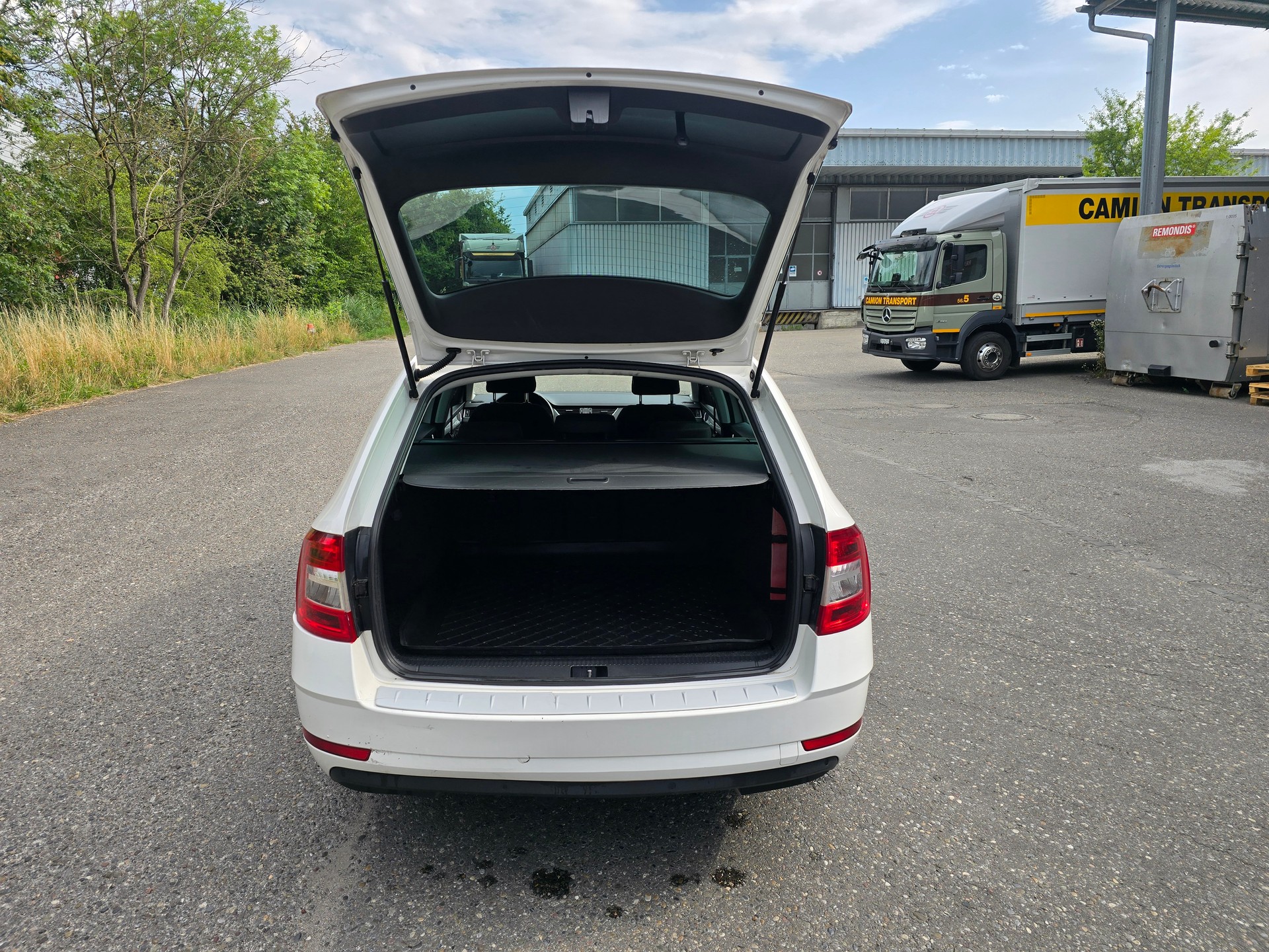 SKODA Octavia Combi 2.0 TDI Style DSG-image-7