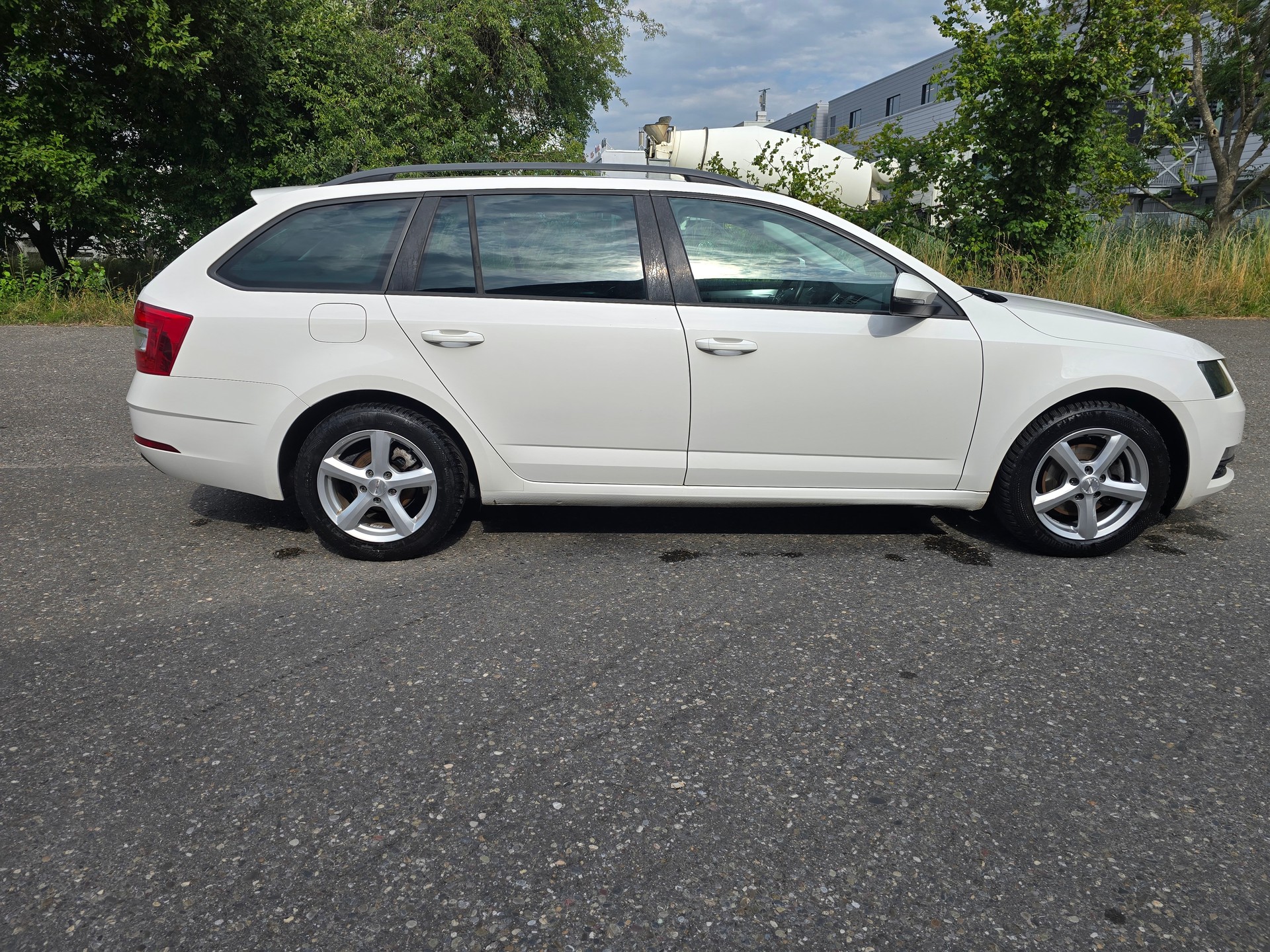SKODA Octavia Combi 2.0 TDI Style DSG-image-8