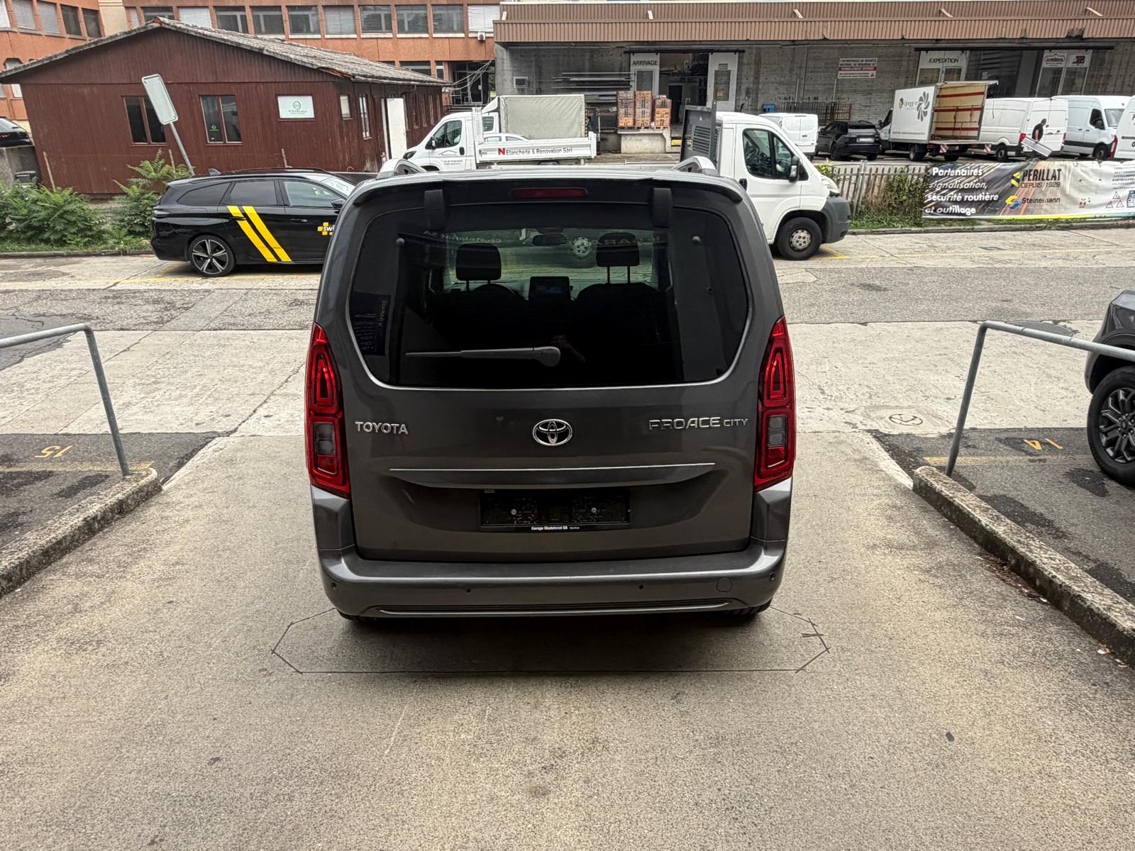 TOYOTA Proace City Verso 1.2 Trend Medium Automatik-image-3