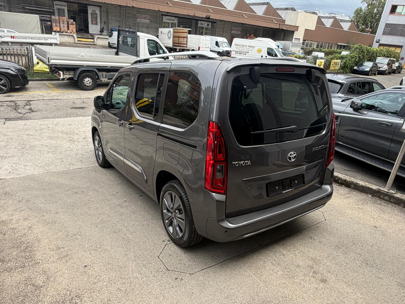 TOYOTA Proace City Verso 1.2 Trend Medium Automatik-image-8