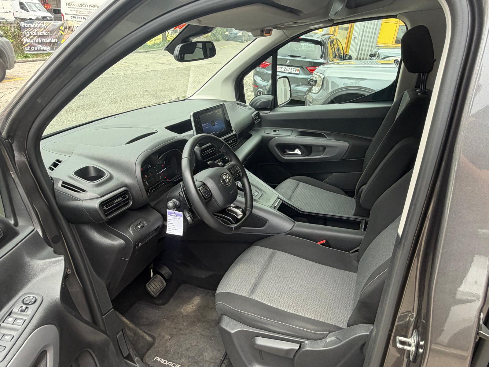 TOYOTA Proace City Verso 1.2 Trend Medium Automatik-image-1
