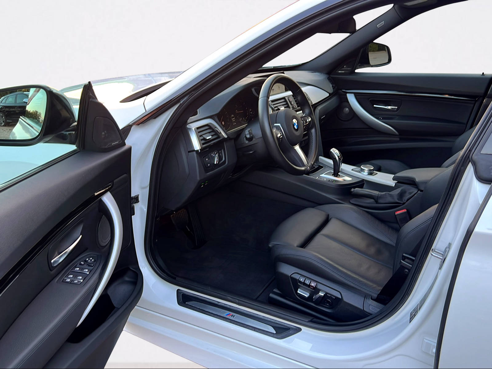 BMW 330i GT xDrive M Sport Steptronic-image-5
