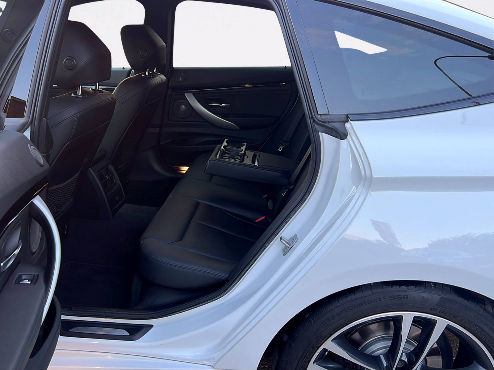 BMW 330i GT xDrive M Sport Steptronic-image-6