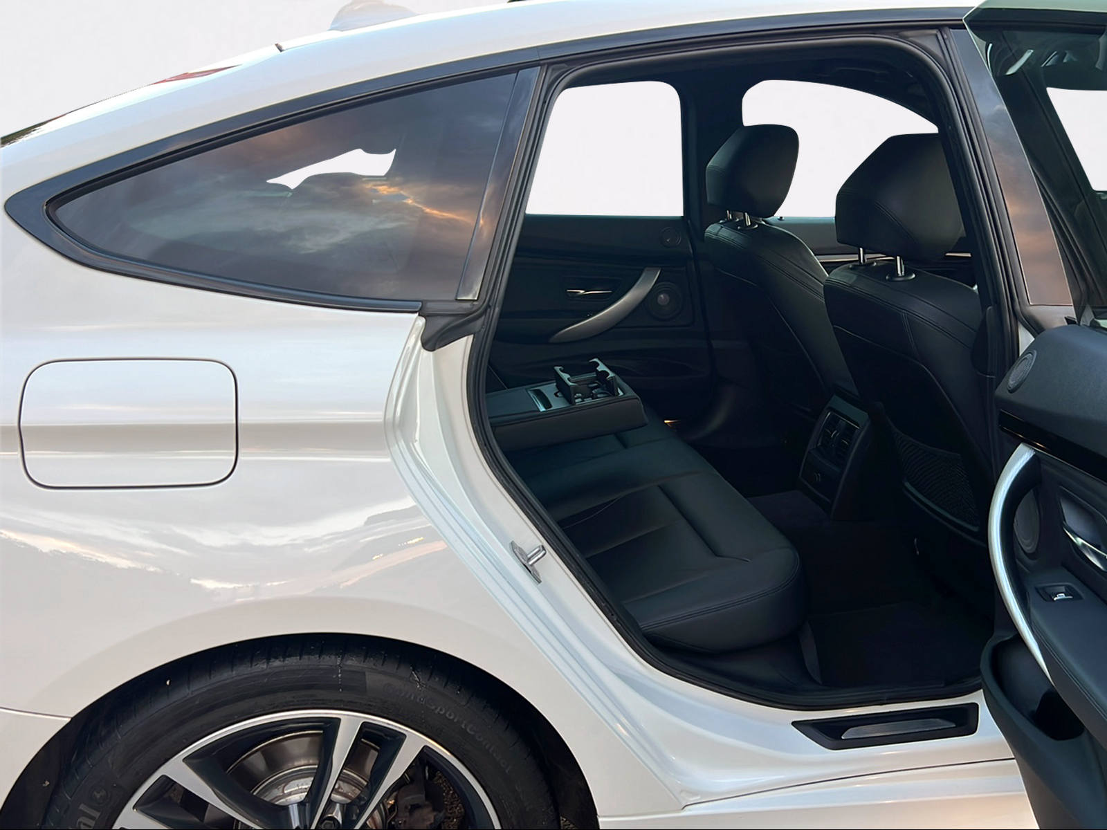 BMW 330i GT xDrive M Sport Steptronic-image-10