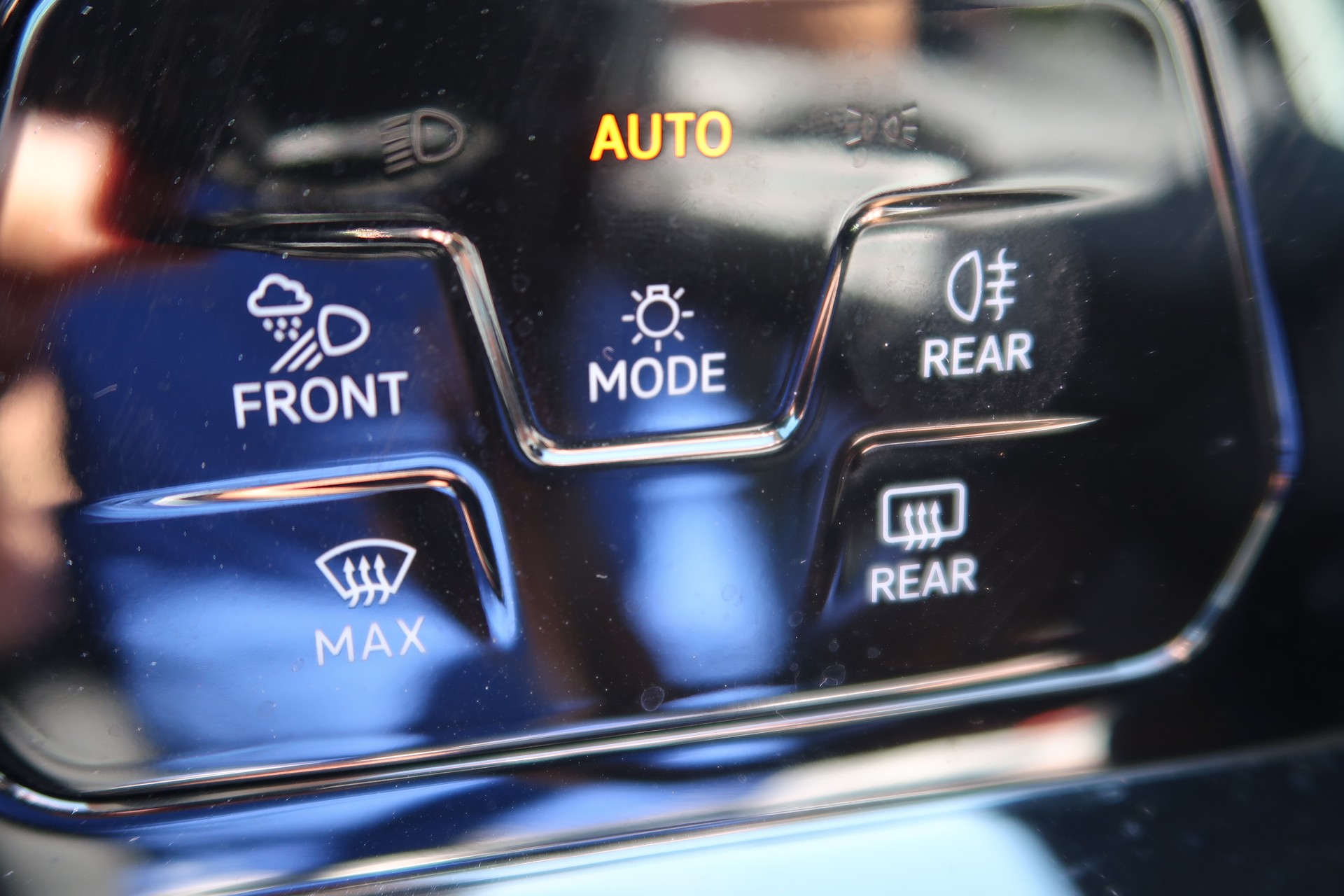 VW Golf 2.0 TSI Style DSG 4 Motion-image-12