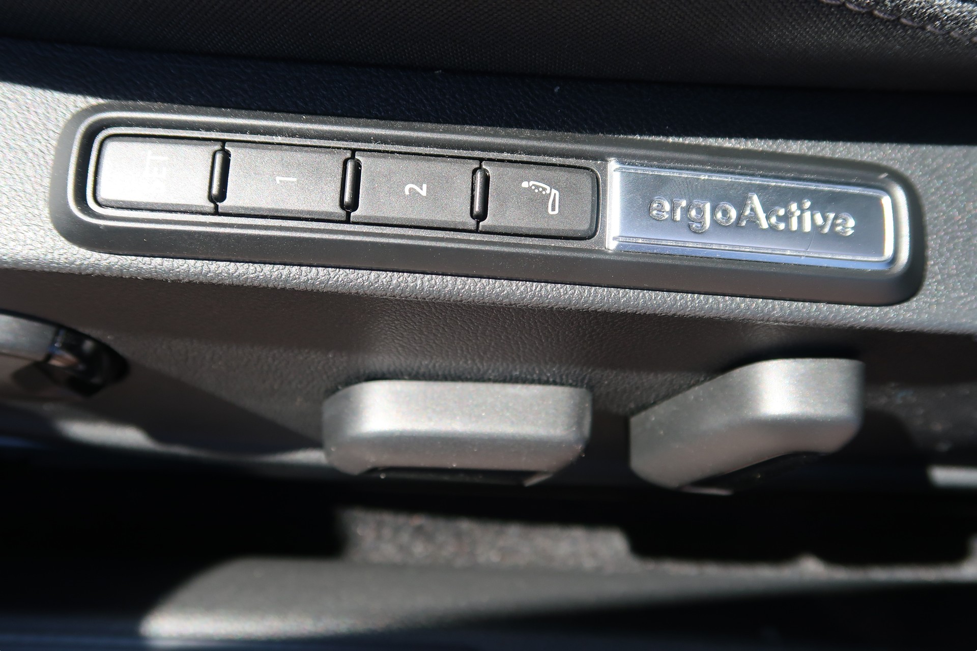 VW Golf 2.0 TSI Style DSG 4 Motion-image-10