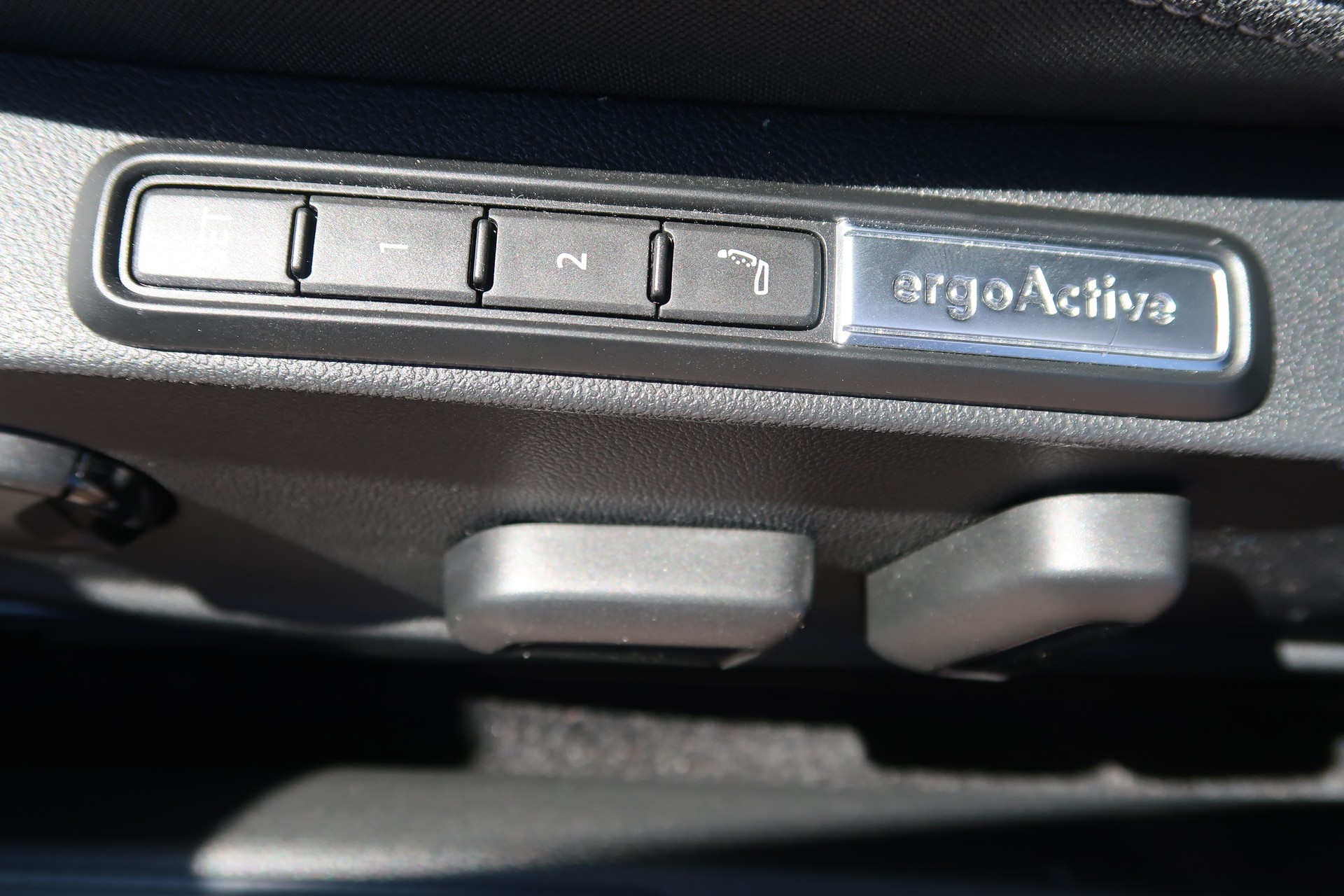 VW Golf 2.0 TSI Style DSG 4 Motion-image-10