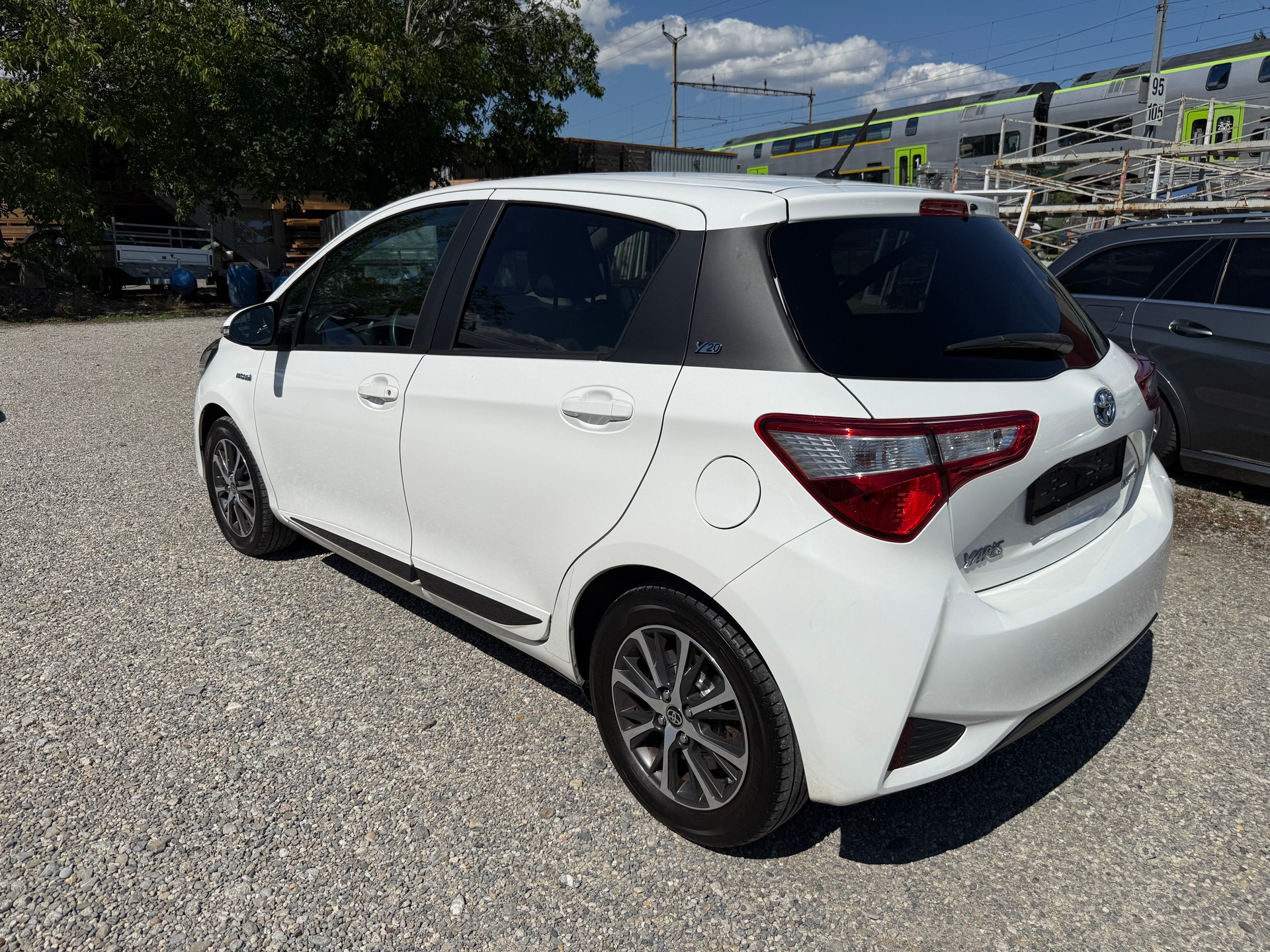 TOYOTA YARIS-image-1