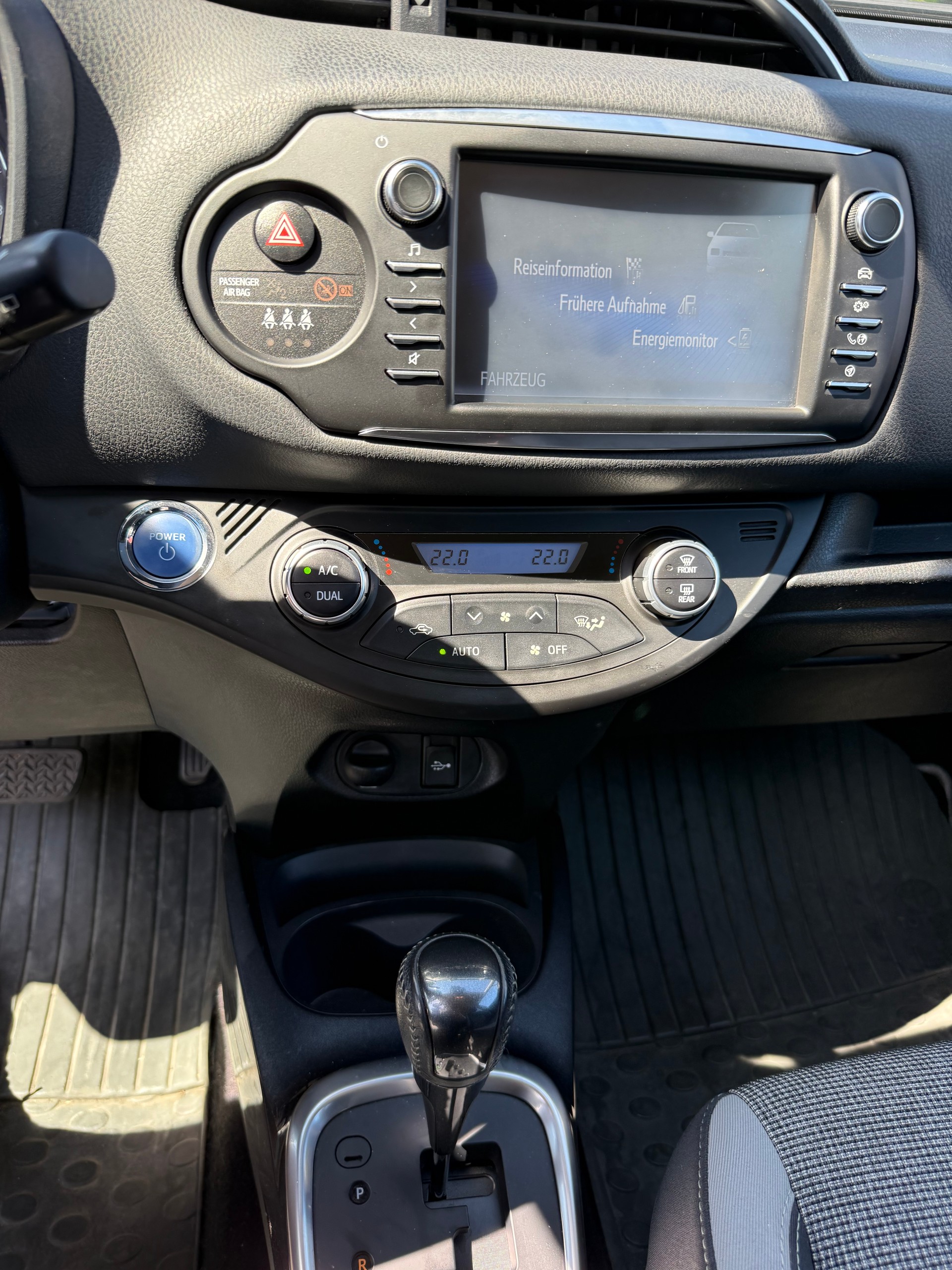 TOYOTA YARIS-image-9