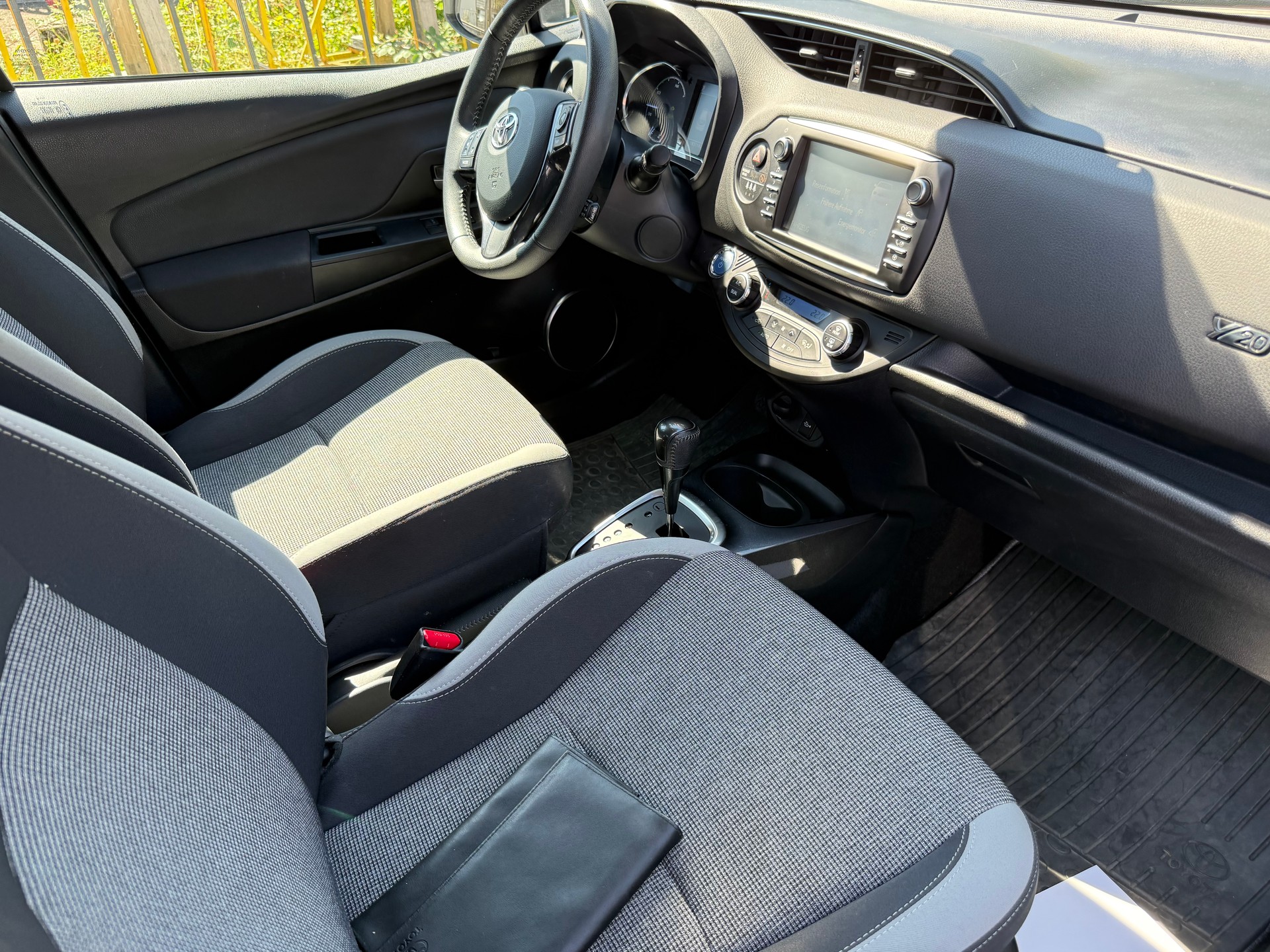 TOYOTA YARIS-image-6